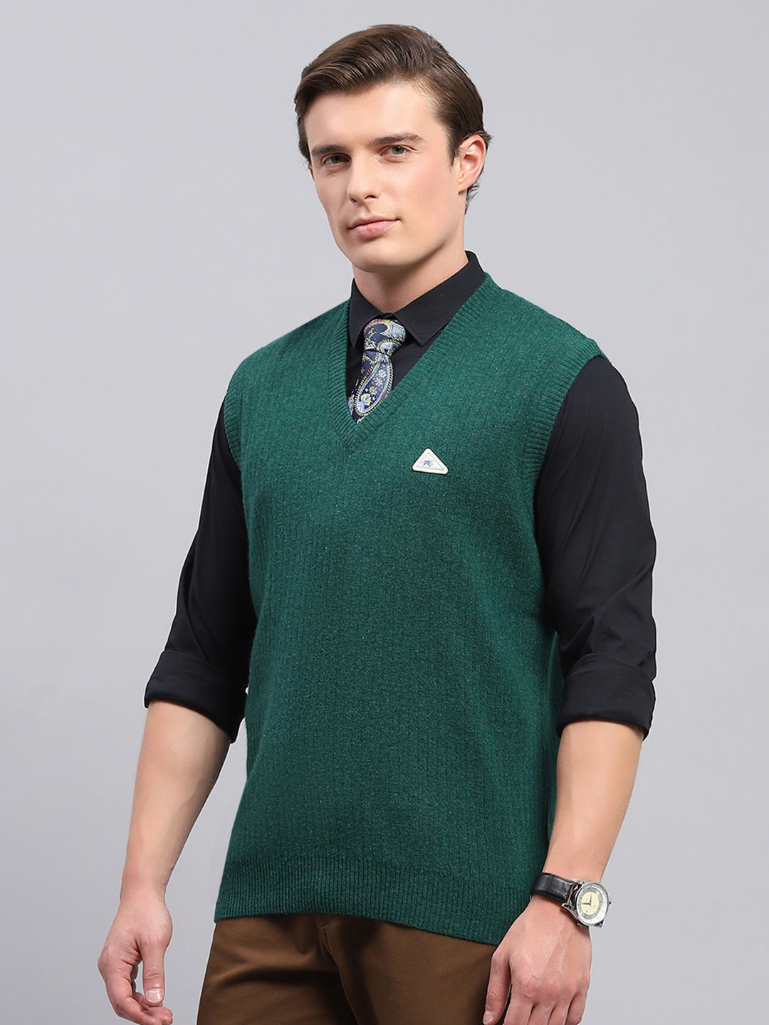 Men Green Solid V Neck Sleeveless Sweater