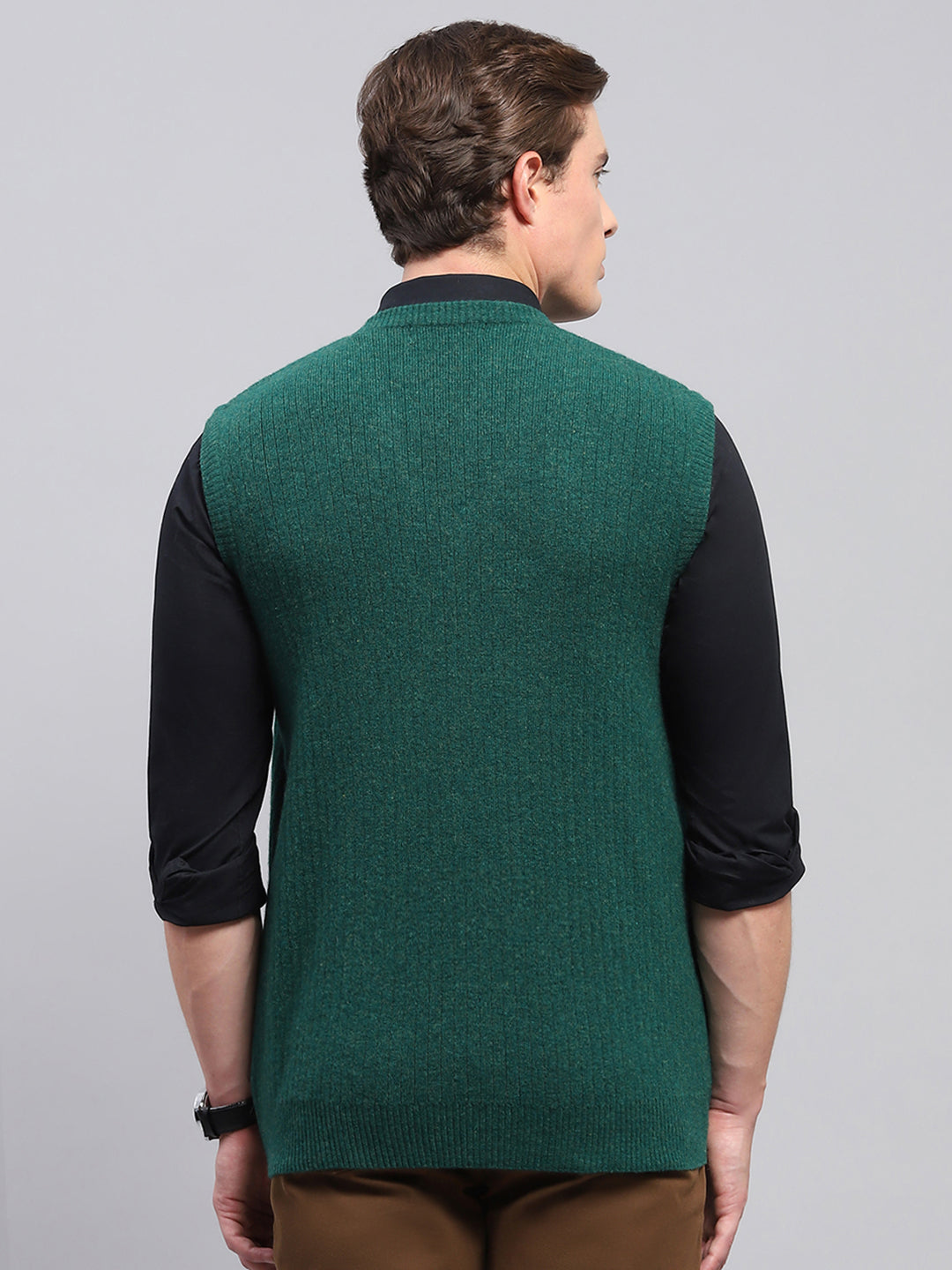 Men Green Solid V Neck Sleeveless Sweater