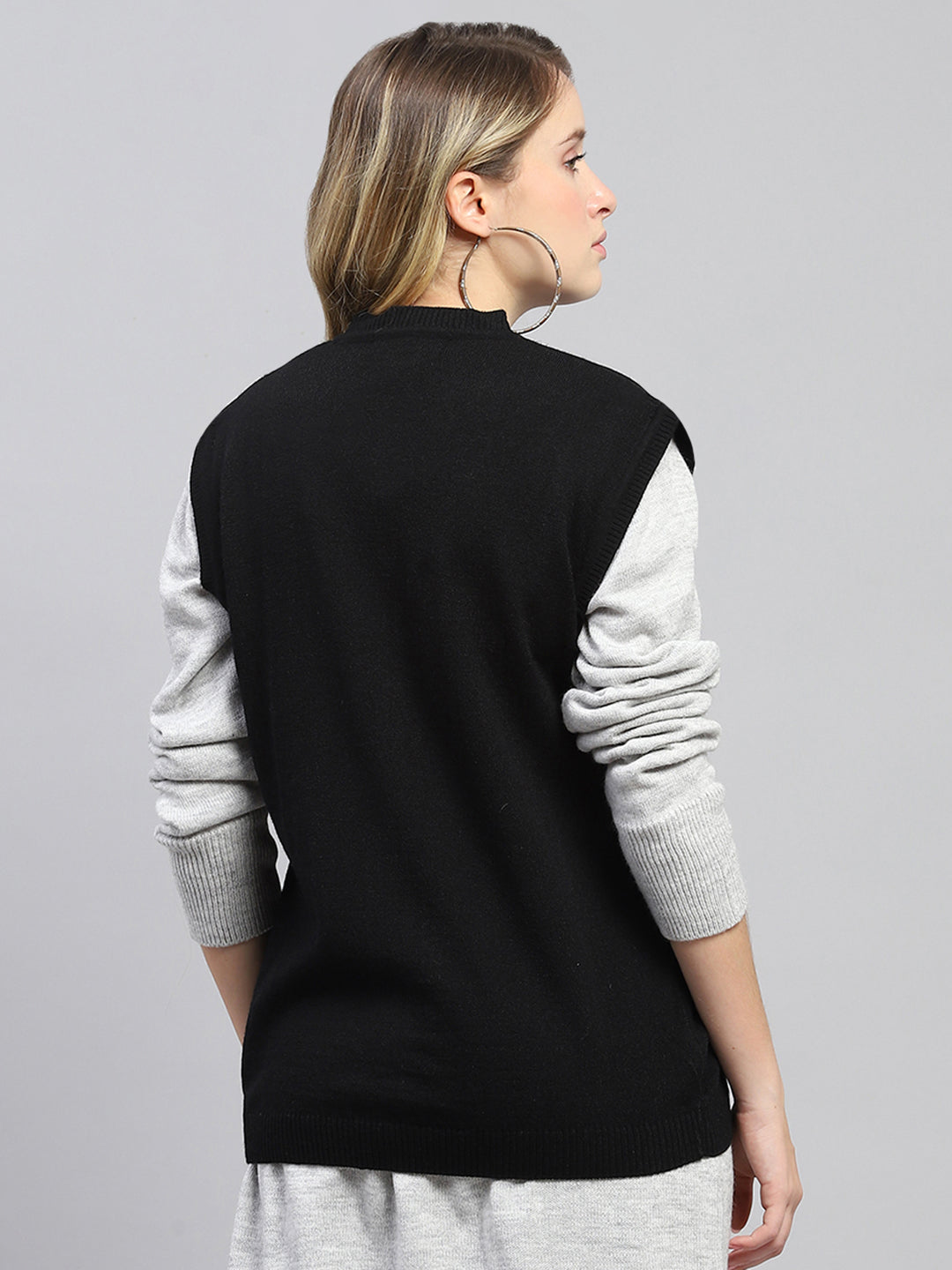 Women Black Solid V Neck Sleeveless Cardigan