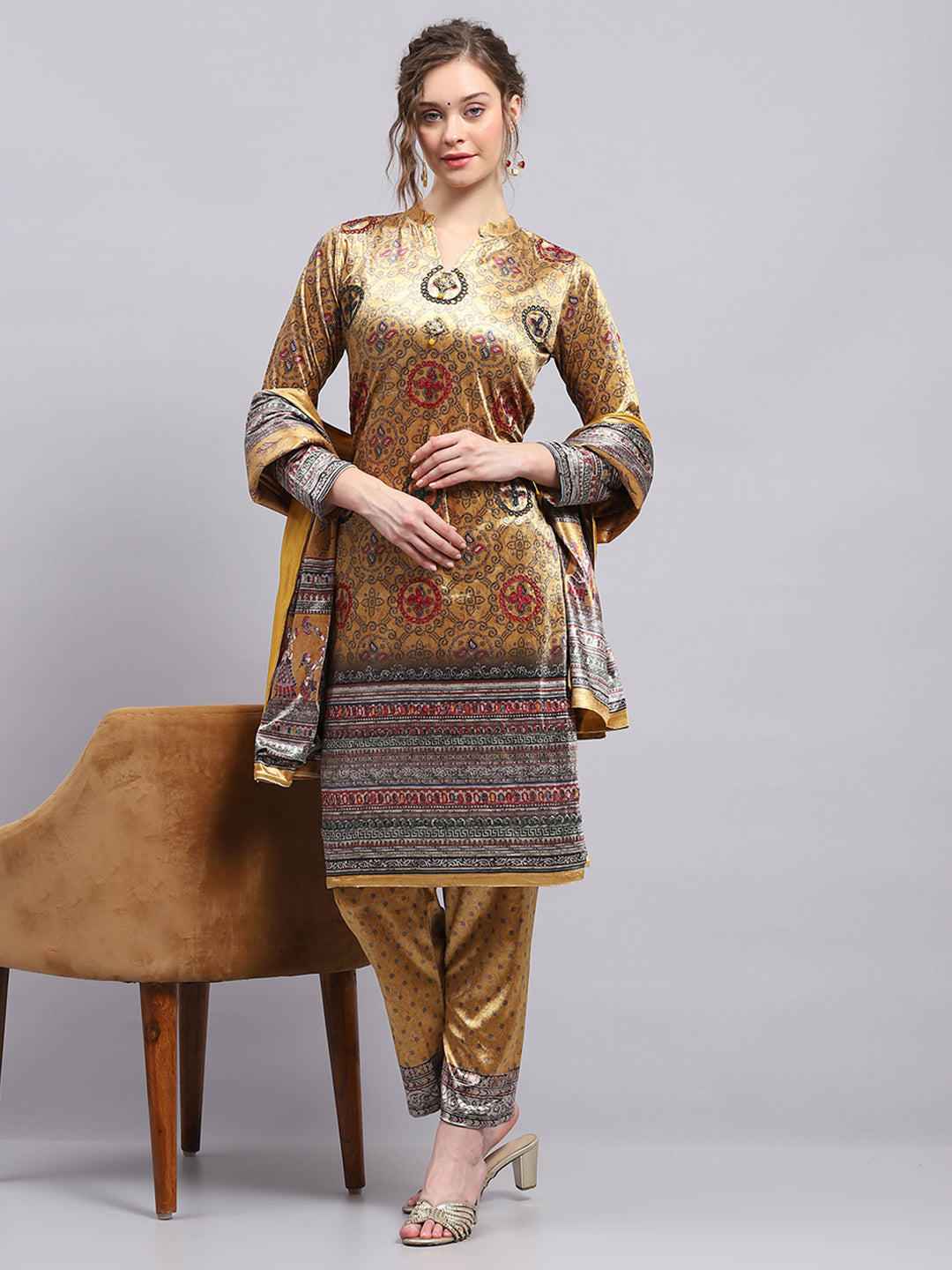 Women Yellow Printed Round Neck Full Sleeve Kurti Set with Stole