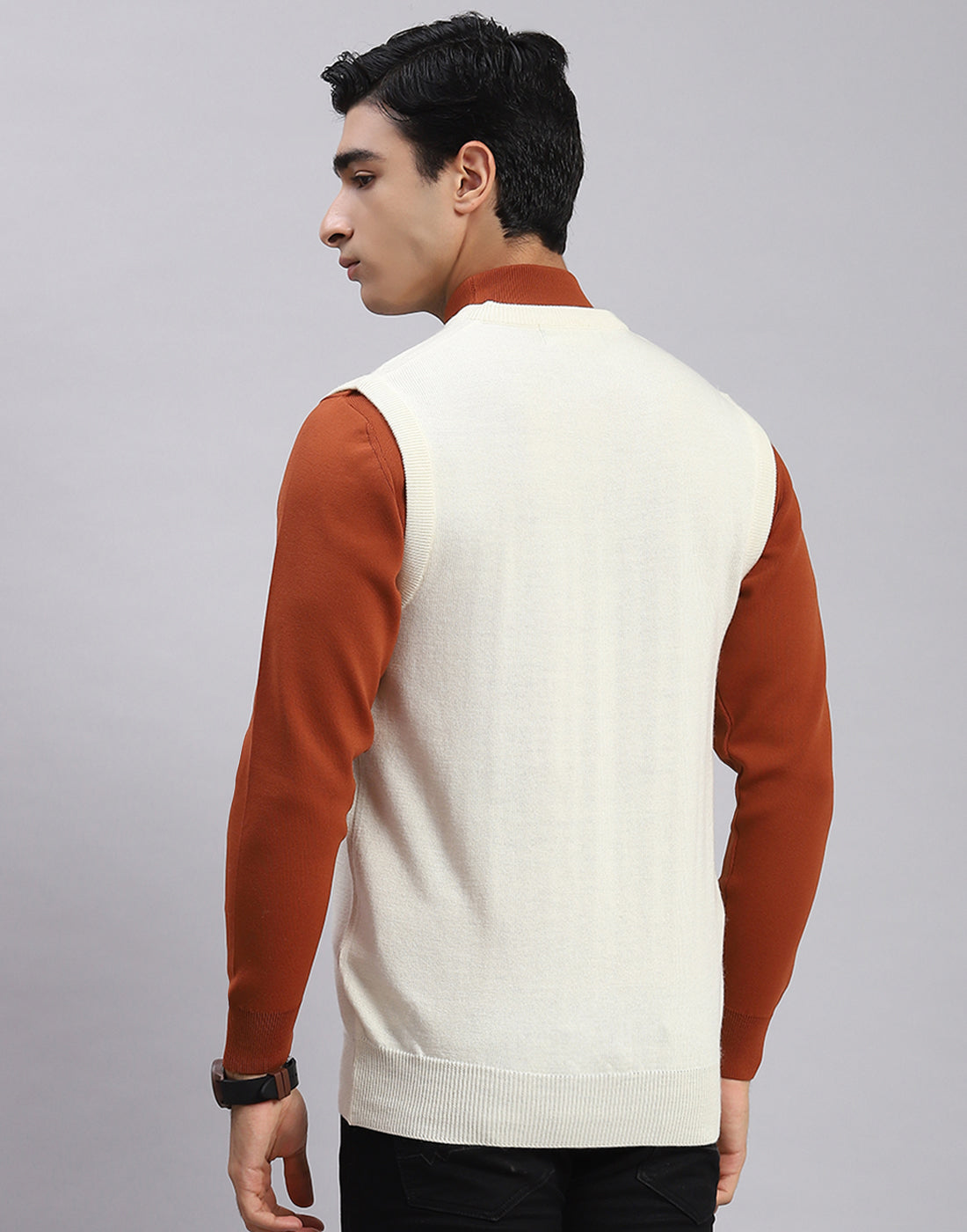 Men Off White Solid V Neck Sleeveless Sweater