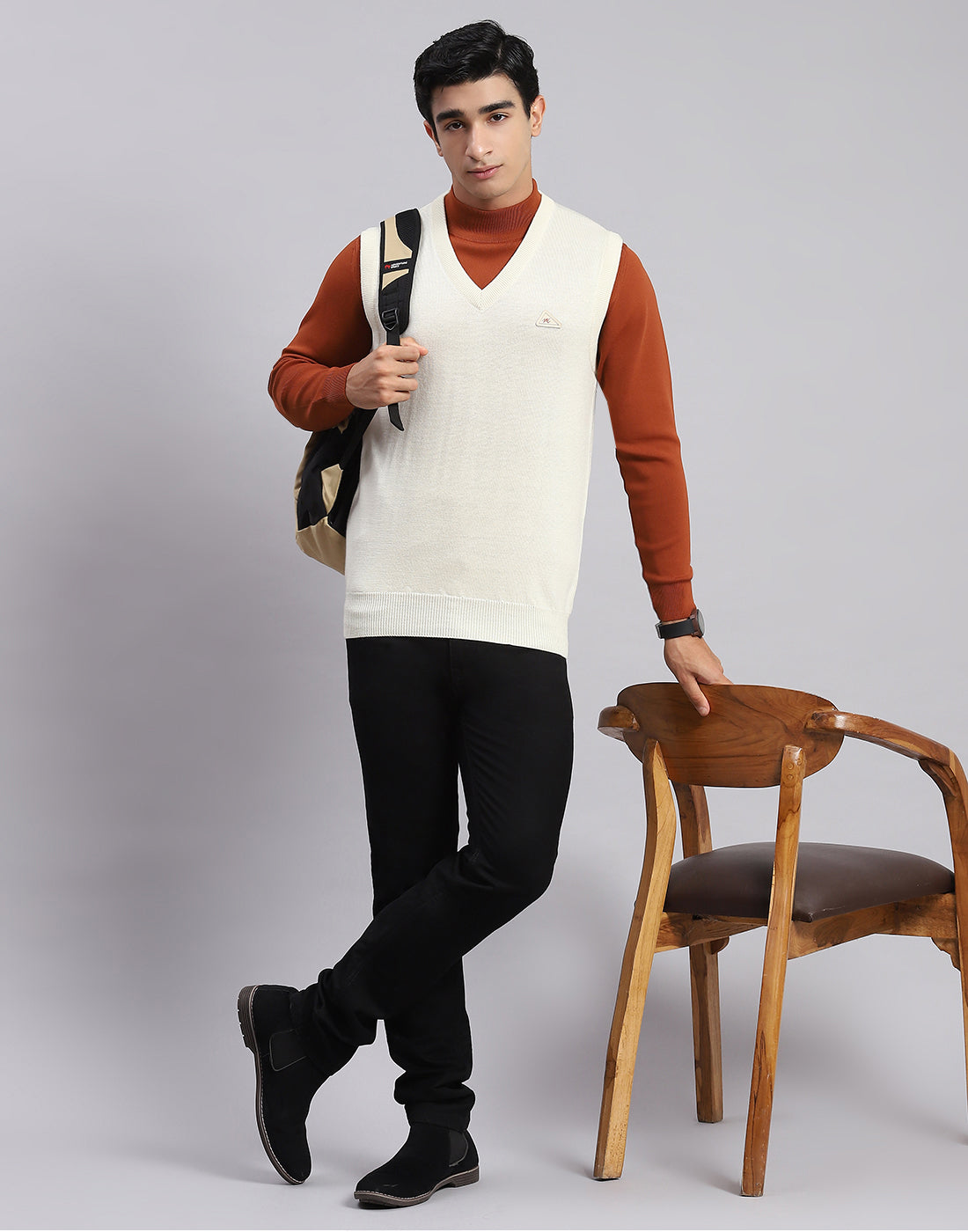Men Off White Solid V Neck Sleeveless Sweater