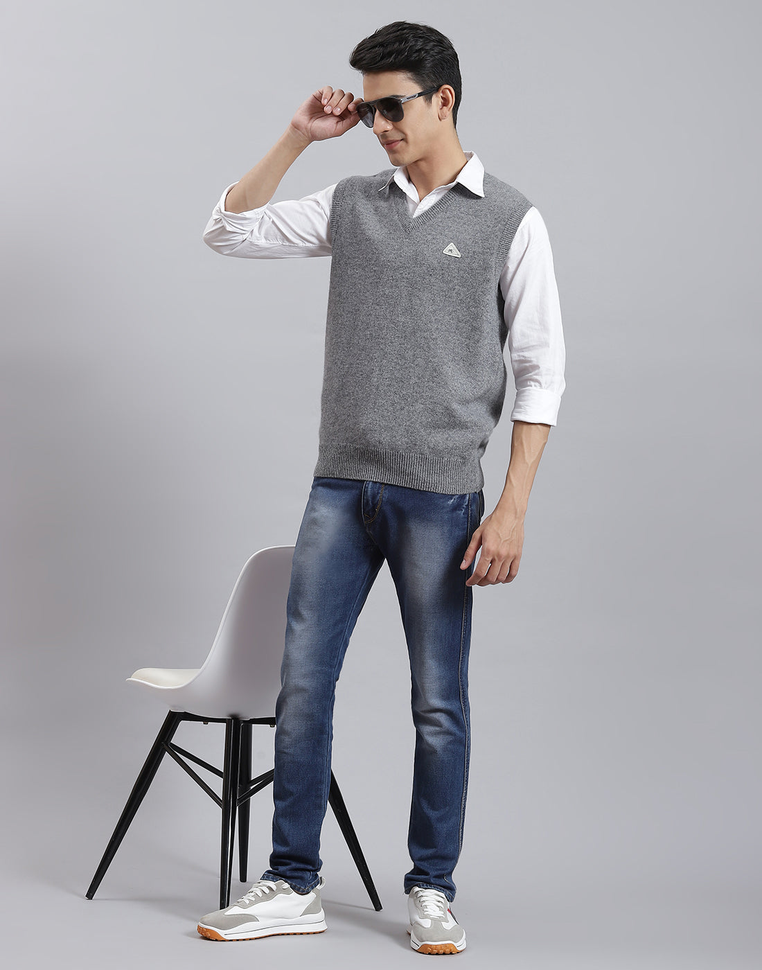 Men Grey Solid V Neck Sleeveless Sweater