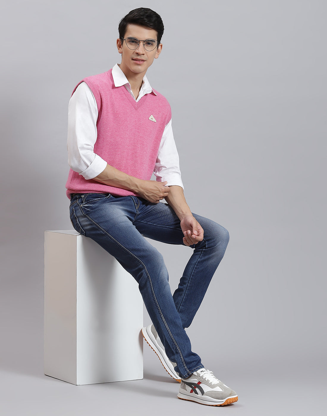 Men Pink Solid V Neck Sleeveless Sweater