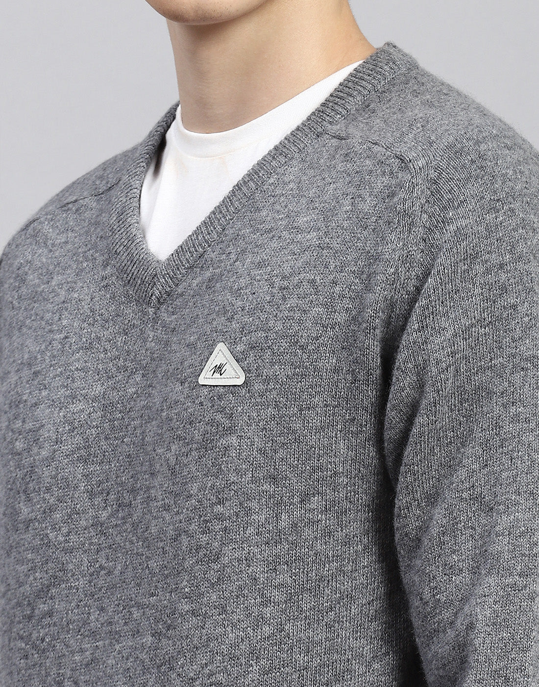 Men Grey Solid V Neck Full Sleeve Pullover