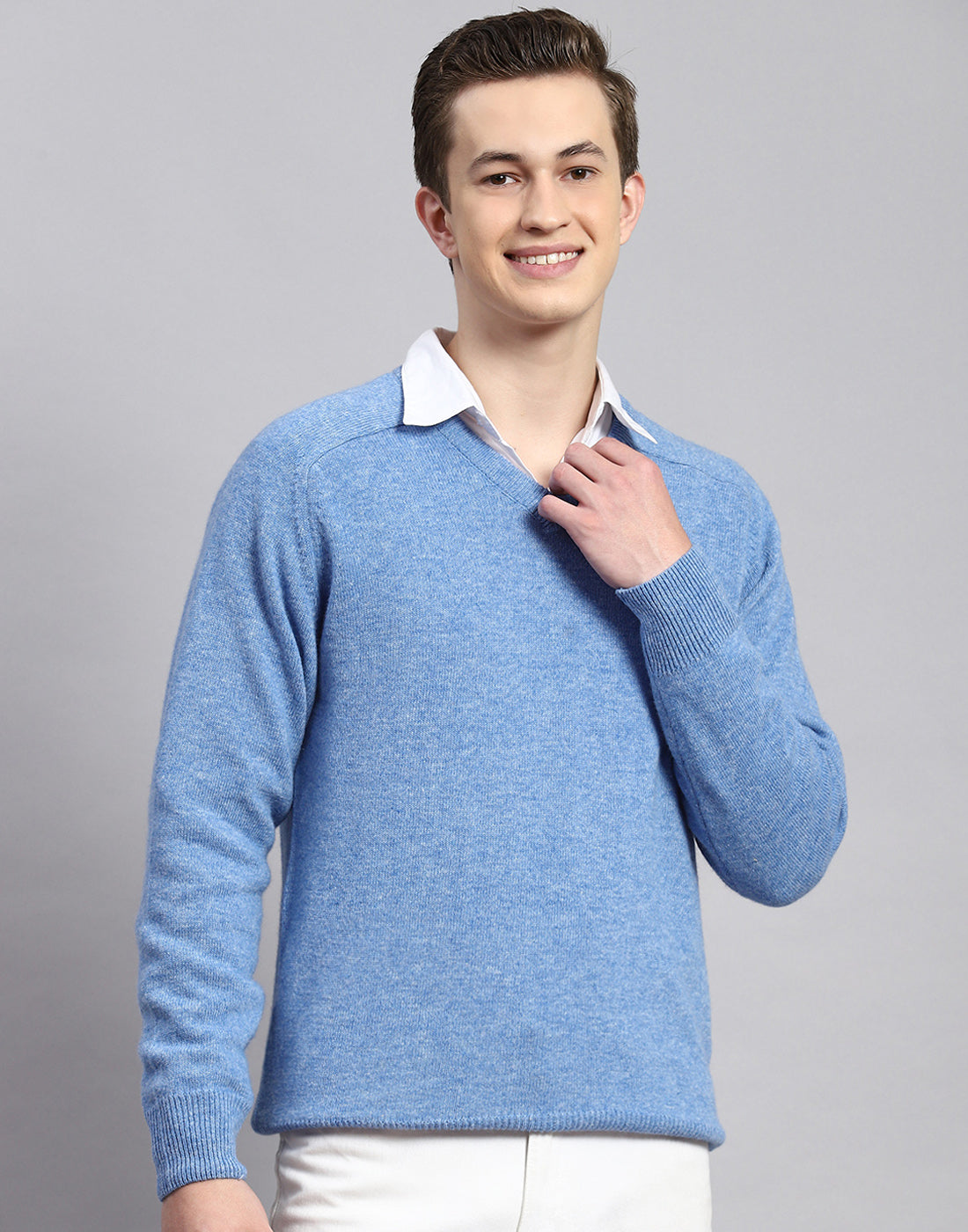 Men Blue Solid V Neck Full Sleeve Pullover