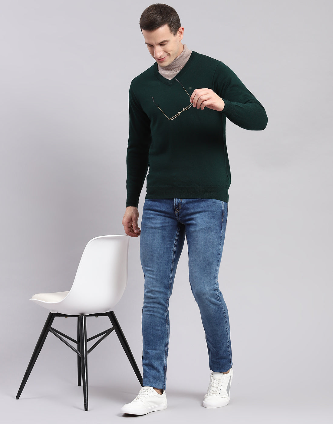 Men Green Solid V Neck Full Sleeve Pullover