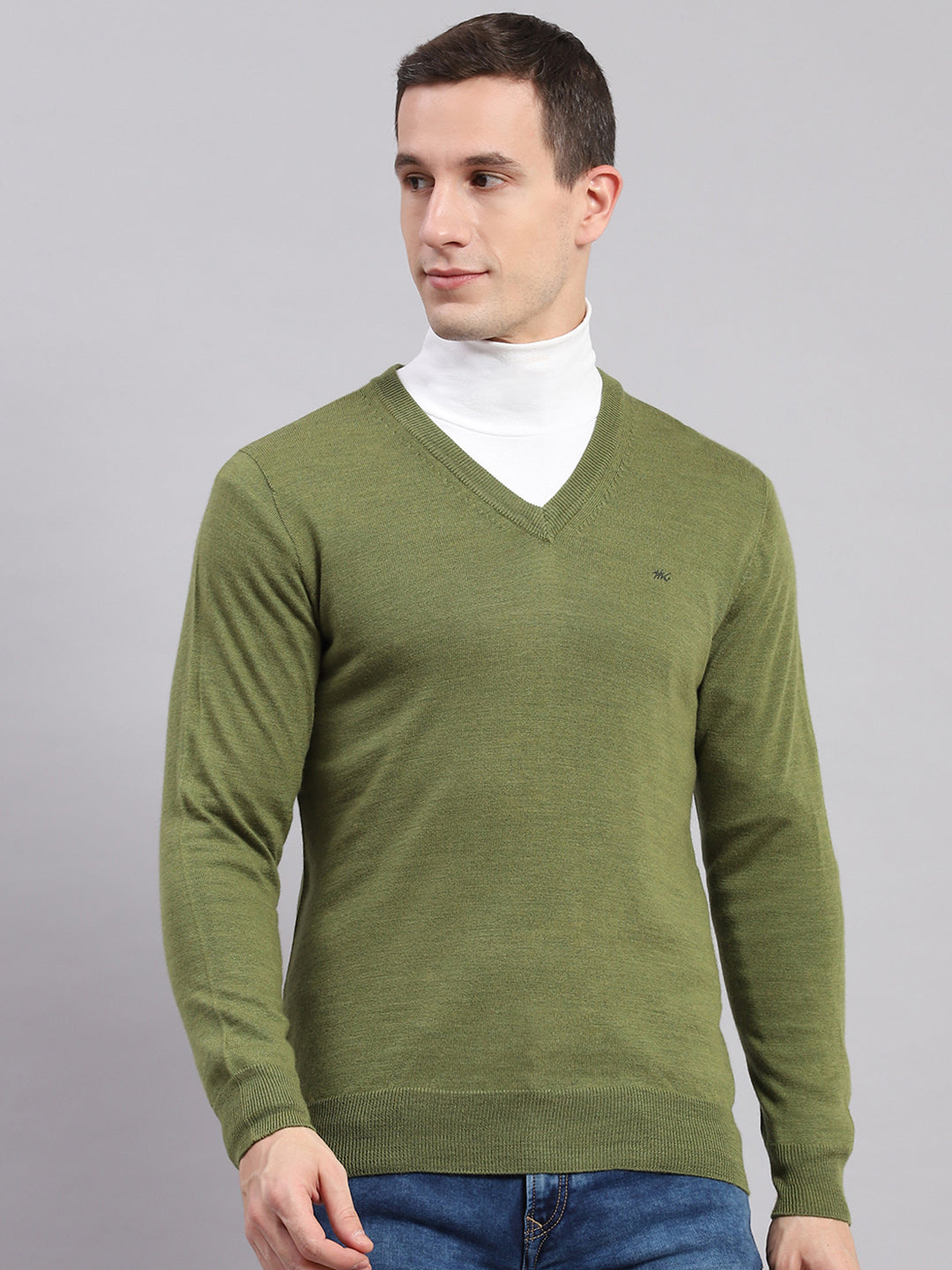 Men Green Solid V Neck Full Sleeve Pullover