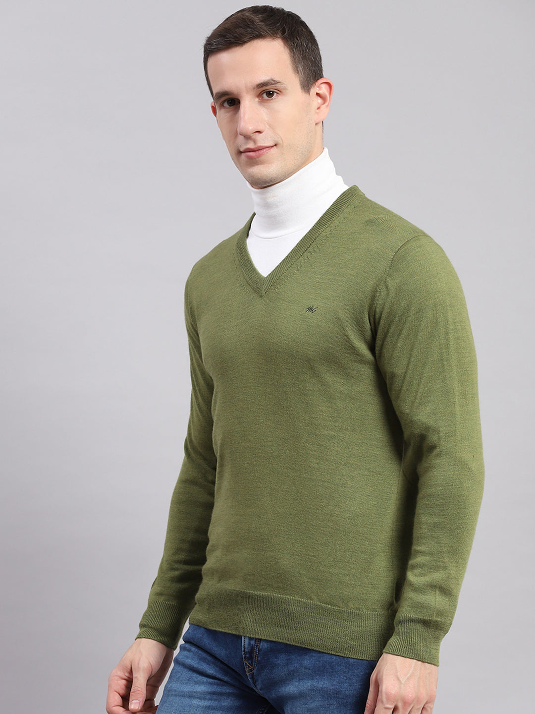 Men Green Solid V Neck Full Sleeve Pullover