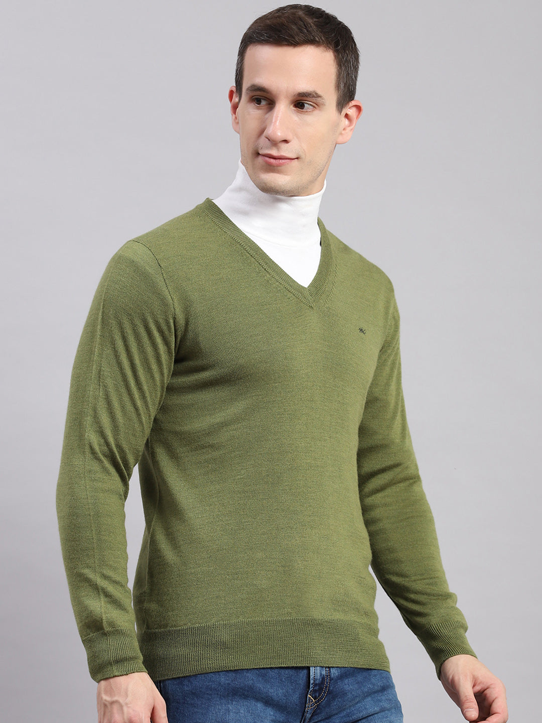 Men Green Solid V Neck Full Sleeve Pullover