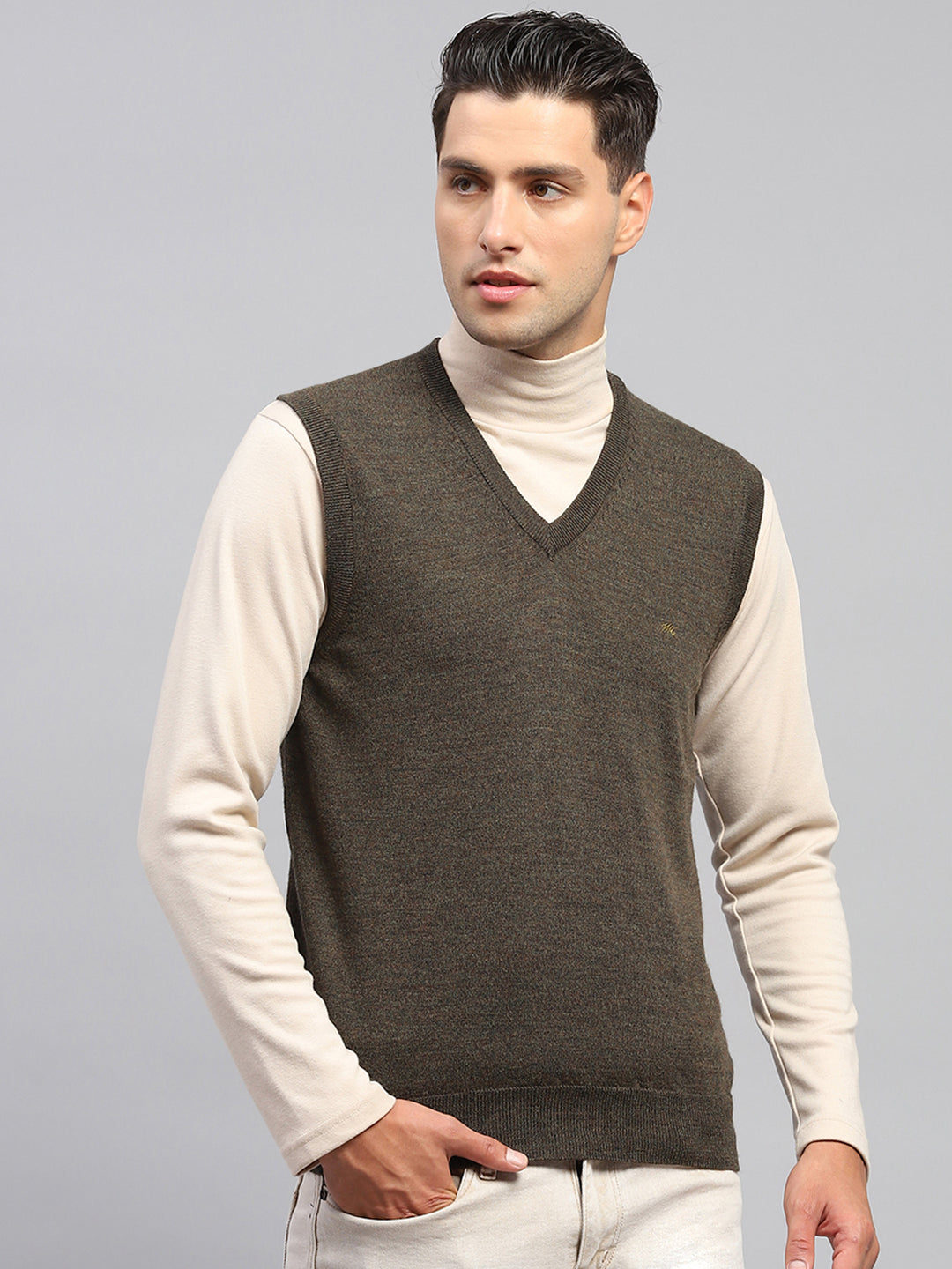 Men Green Solid V Neck Sleeveless Sweater