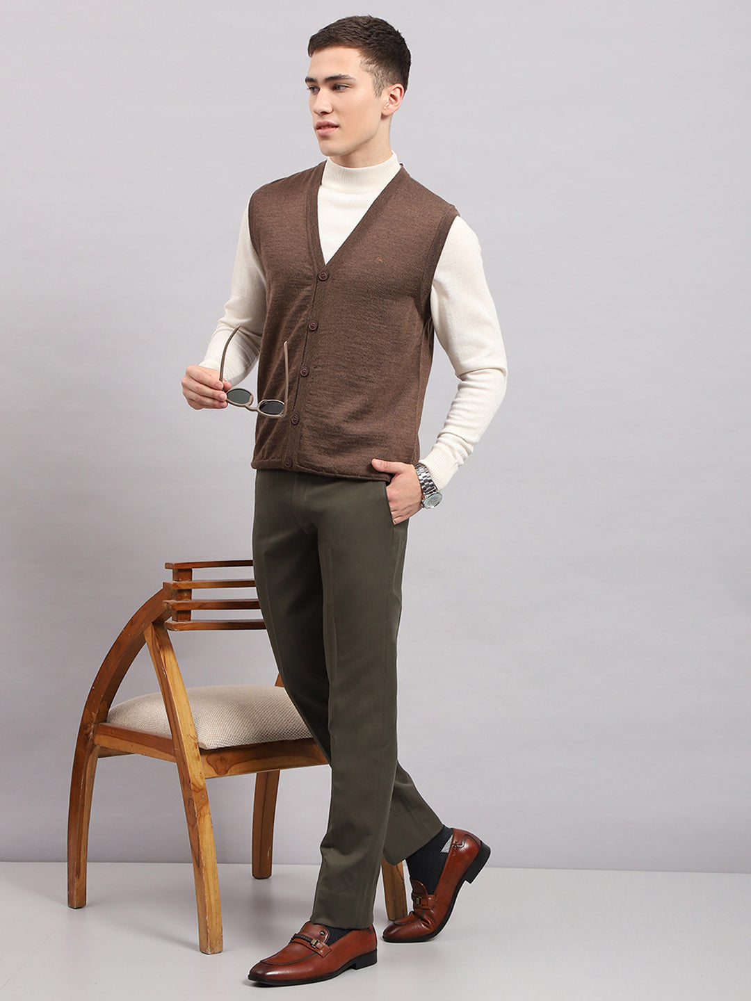 Men Brown Solid V Neck Sleeveless Cardigan