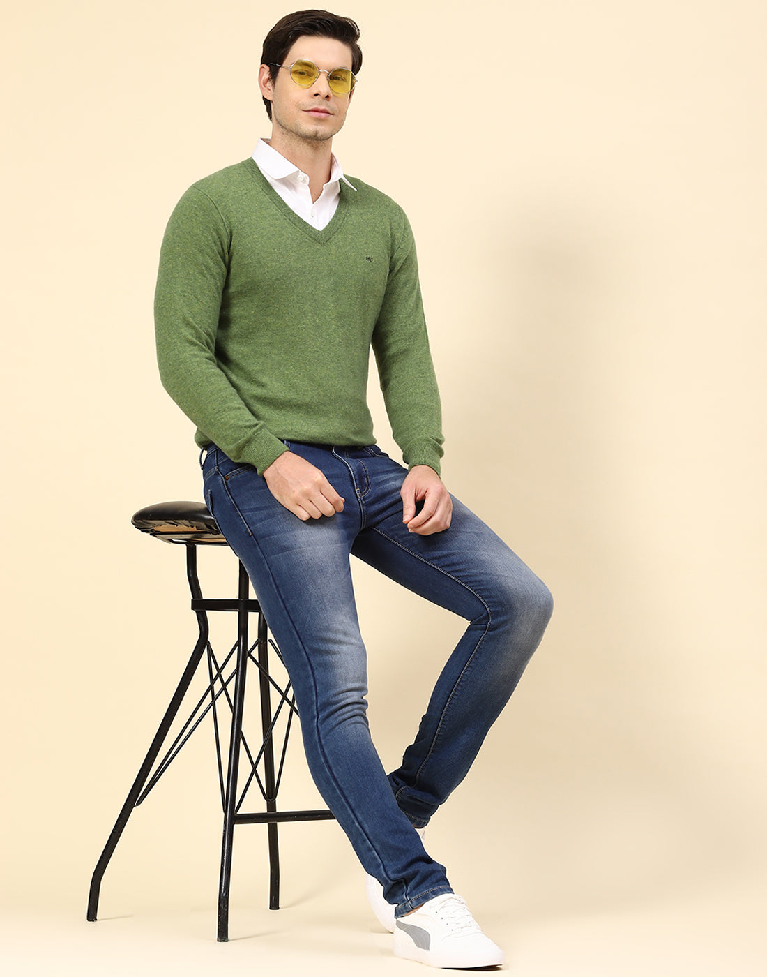 Men Green Solid V Neck Full Sleeve Pullover