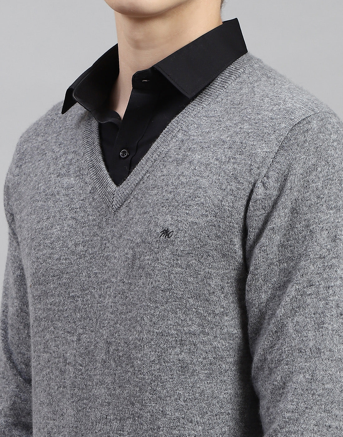 Men Grey Solid V Neck Full Sleeve Pullover