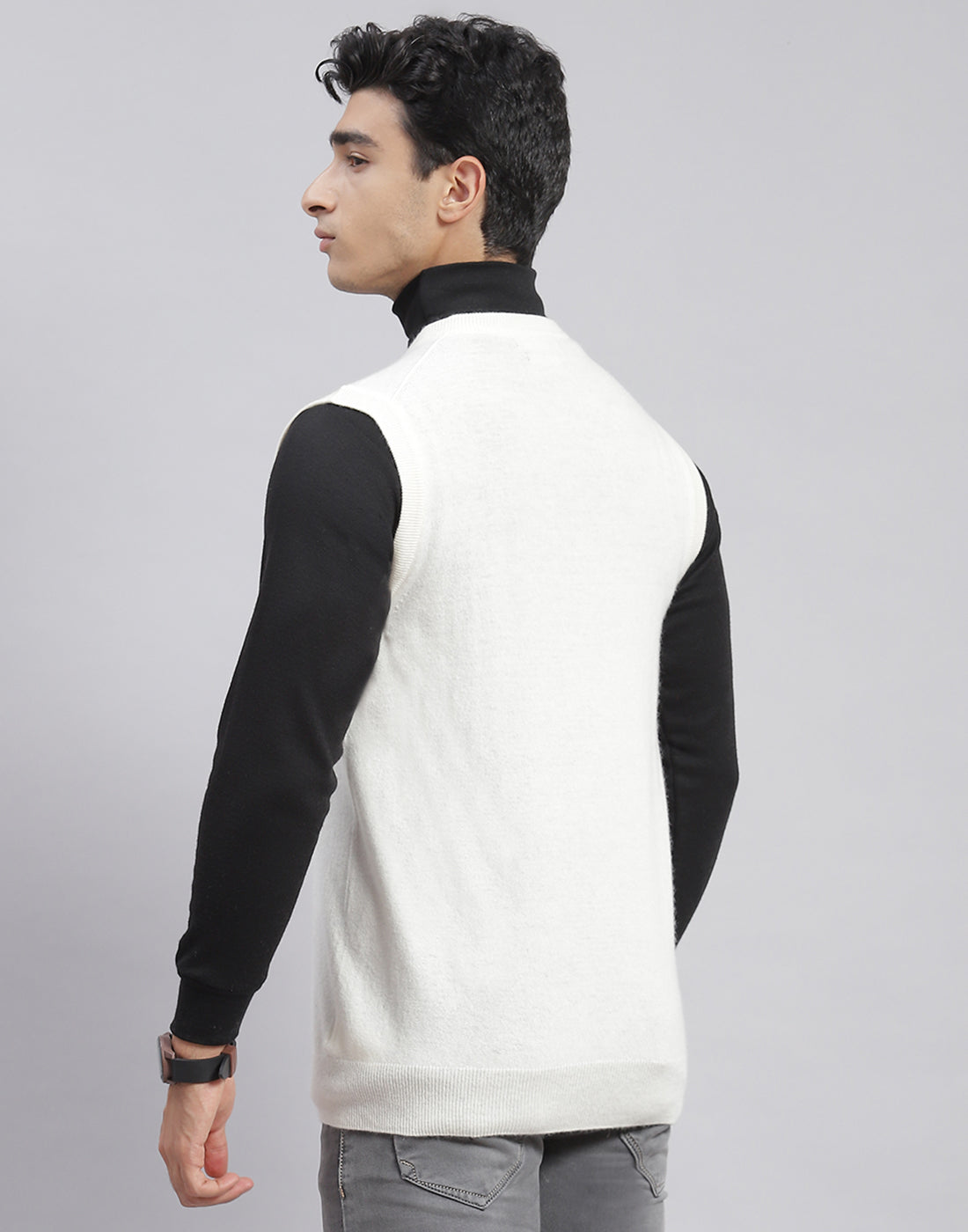 Men White Solid V Neck Sleeveless Sweater