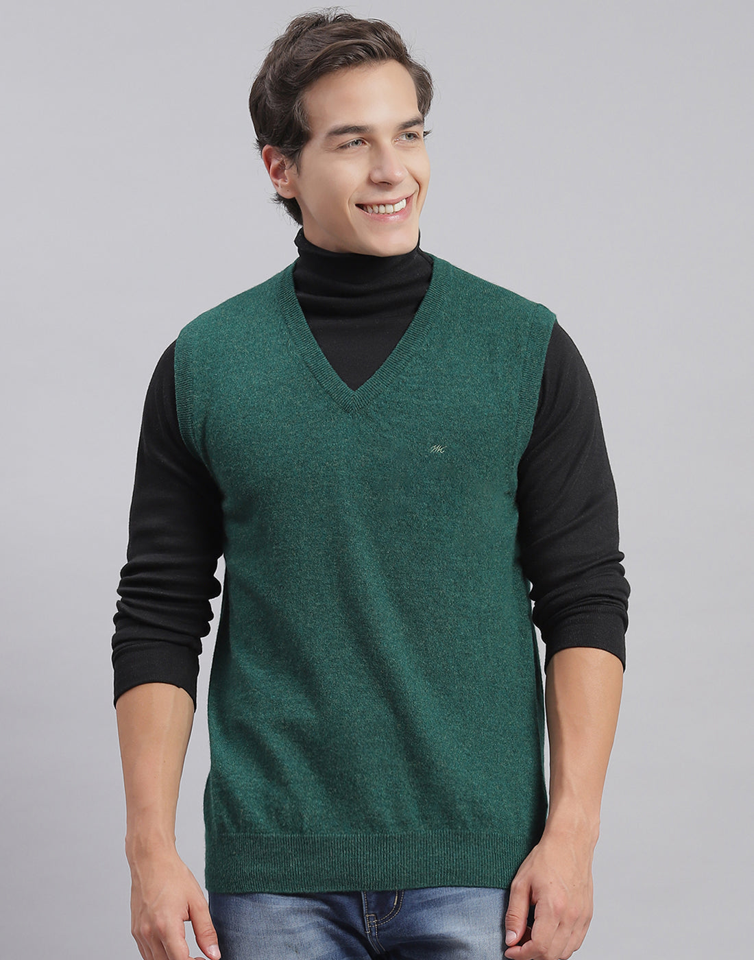 Men Green Solid V Neck Sleeveless Sweater
