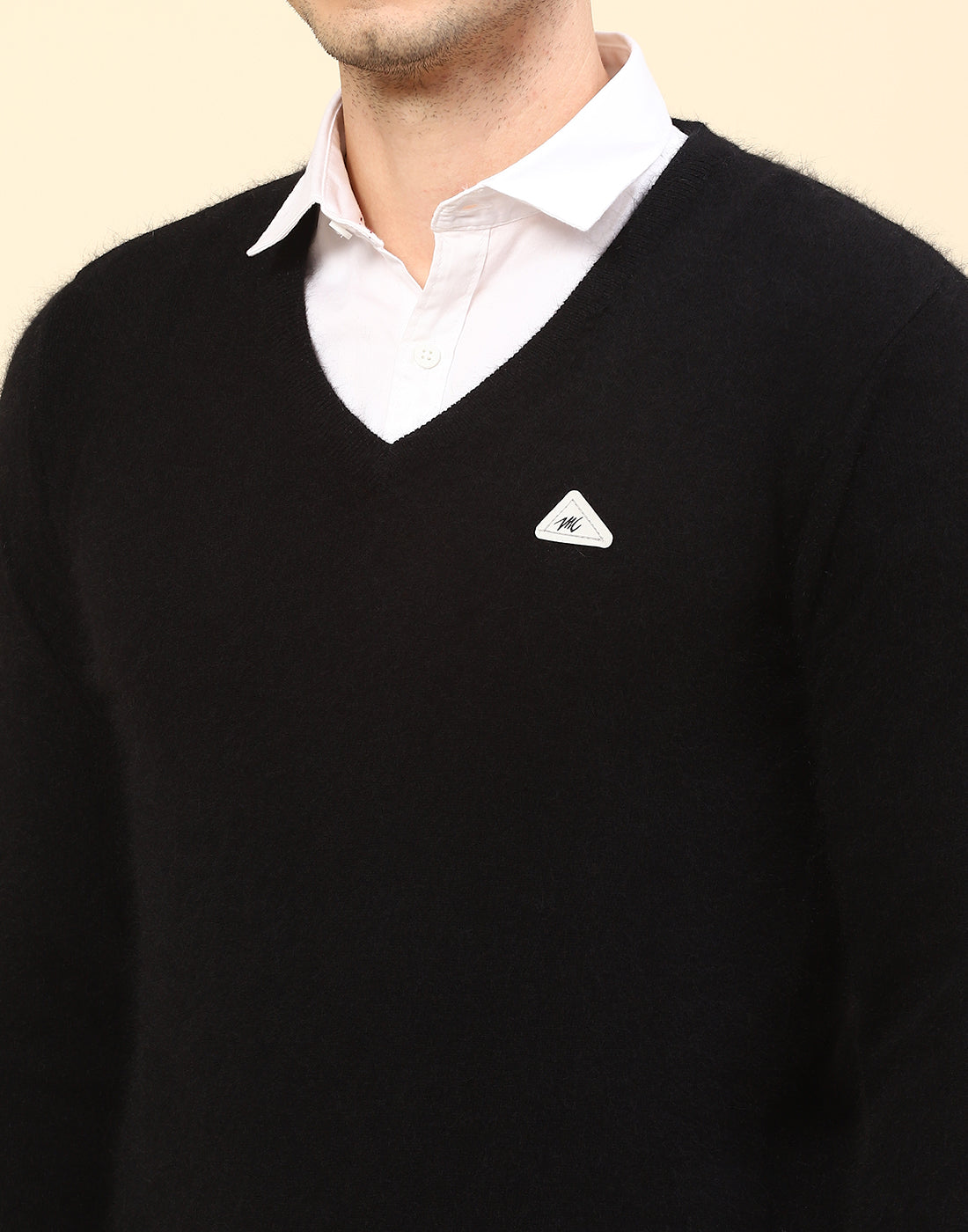 Men Black Solid V Neck Full Sleeve Pullover