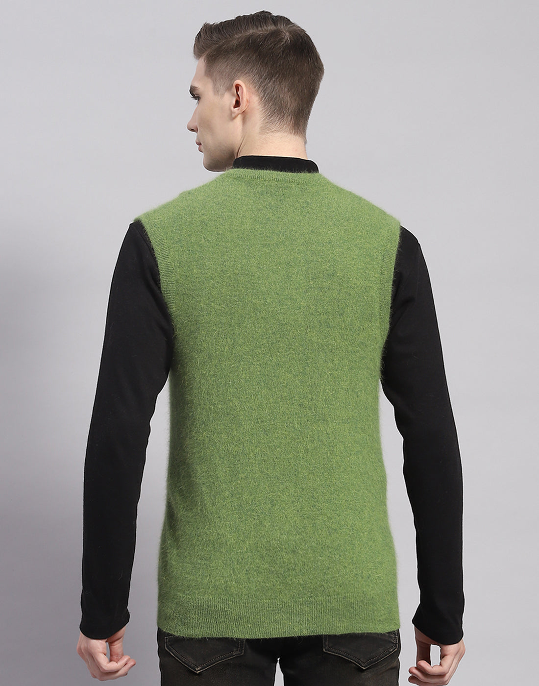 Men Green Solid V Neck Sleeveless Sweater