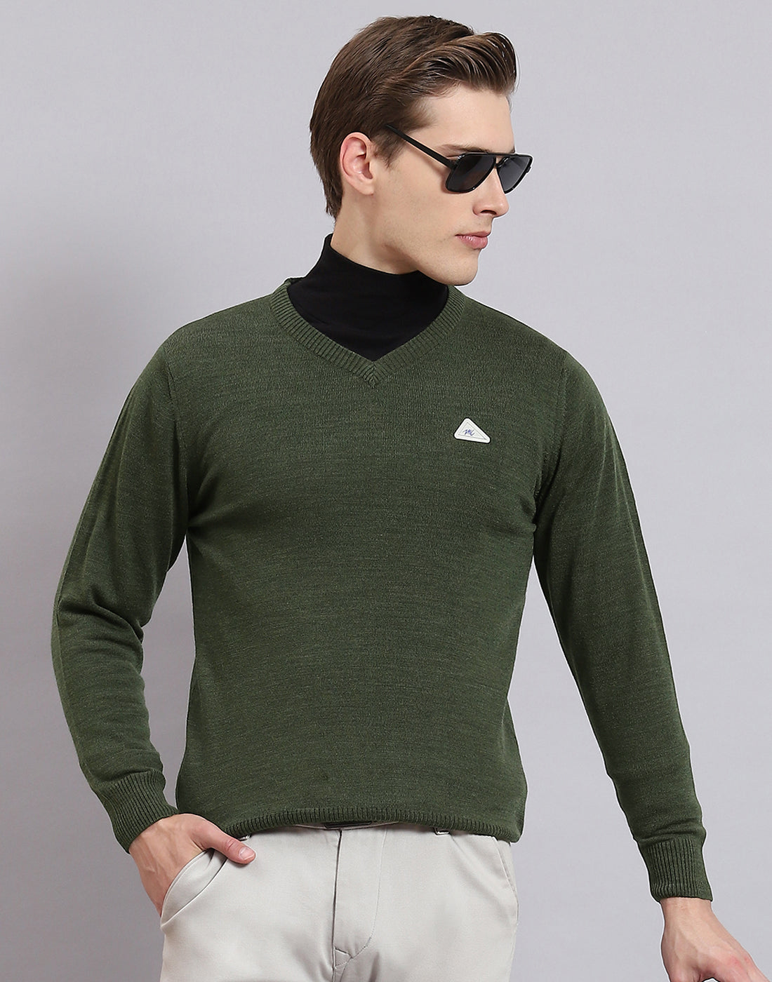 Men Green Solid V Neck Full Sleeve Pullover