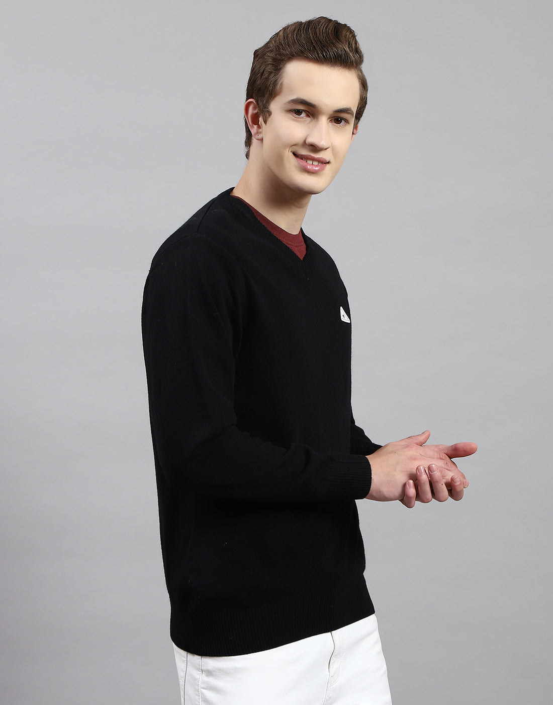 Men Black Solid V Neck Full Sleeve Pullover