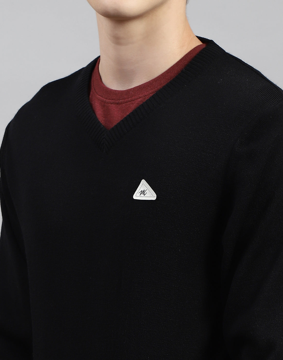 Men Black Solid V Neck Full Sleeve Pullover