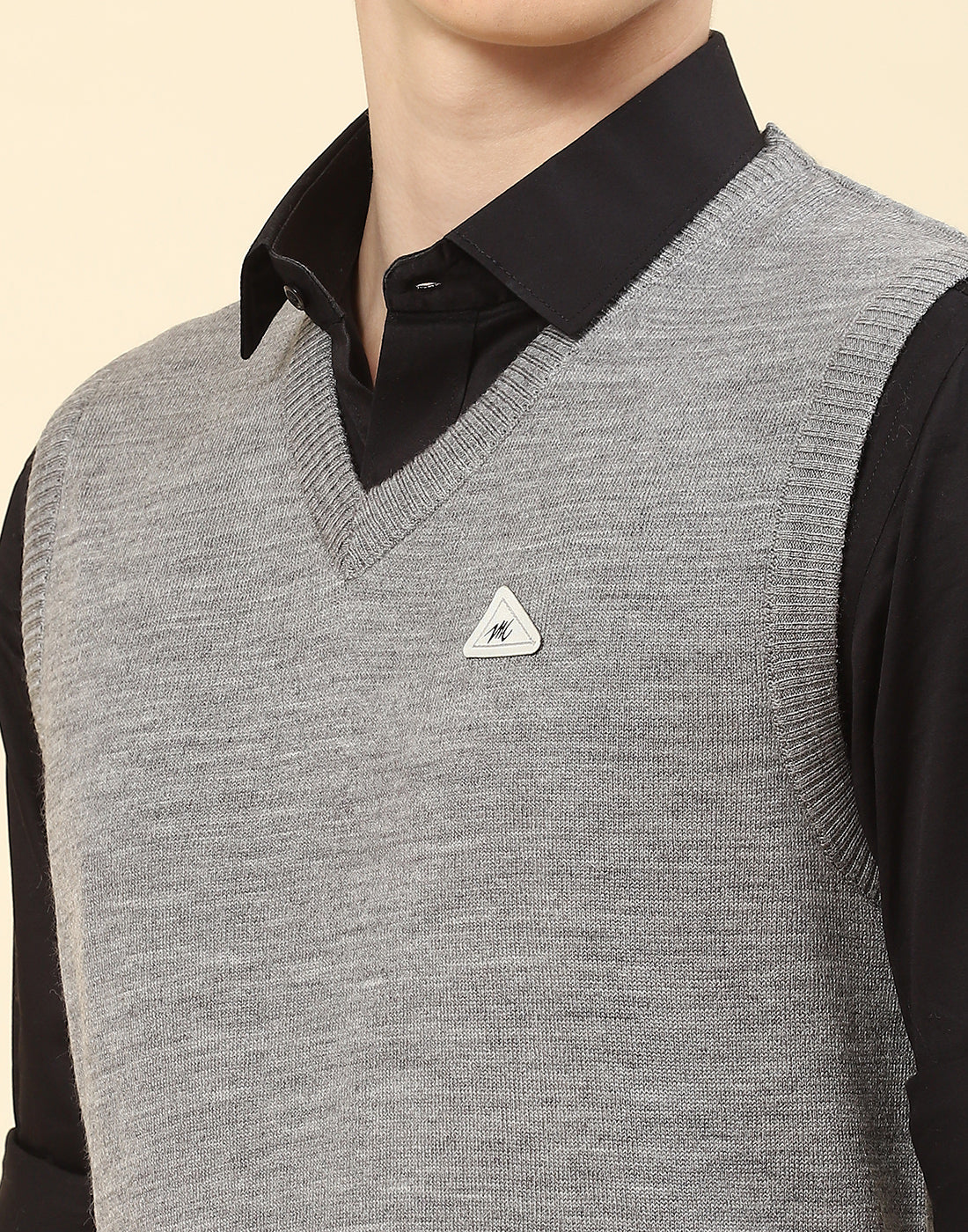 Men Grey Solid V Neck Sleeveless Sweater