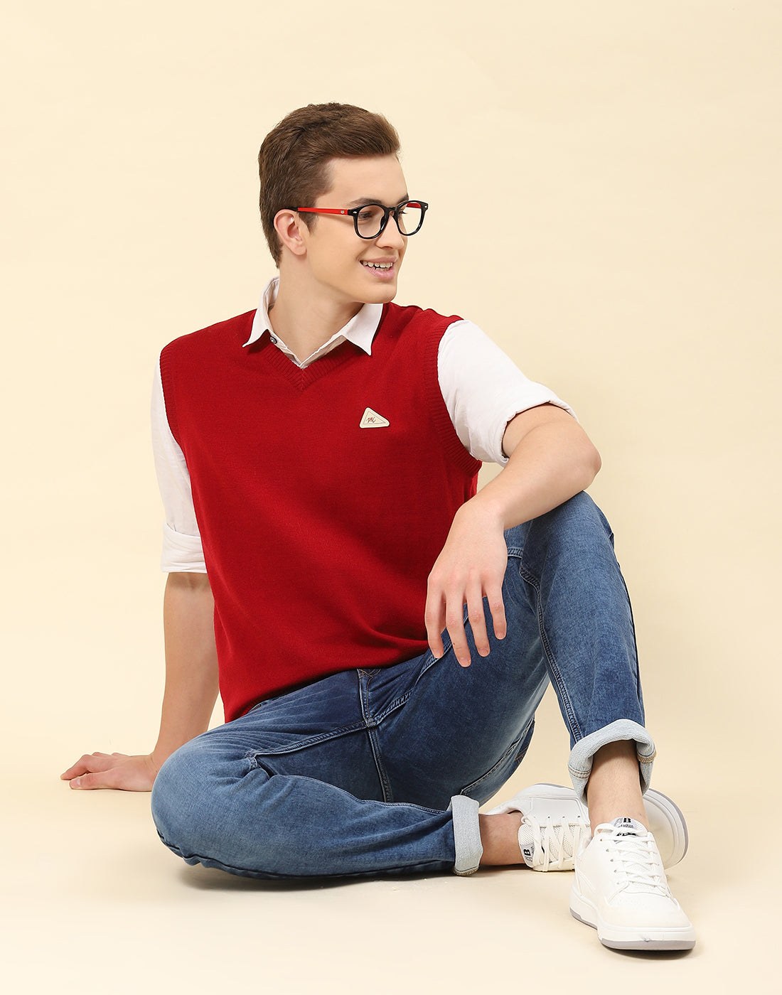 Men Red Solid V Neck Sleeveless Sweater