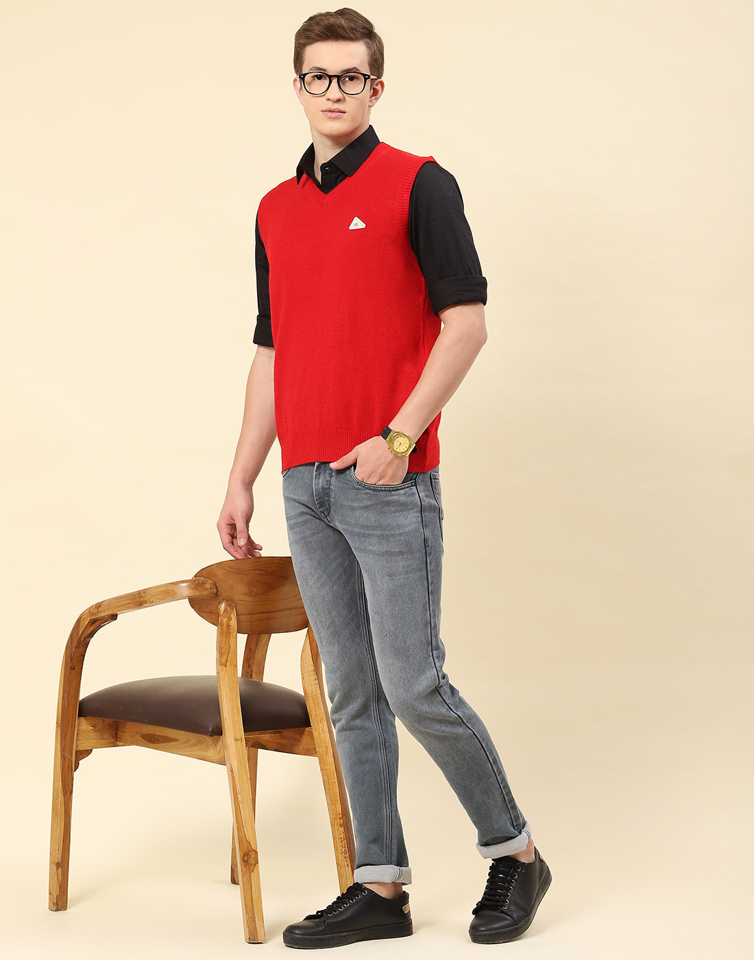 Men Red Solid V Neck Sleeveless Sweater
