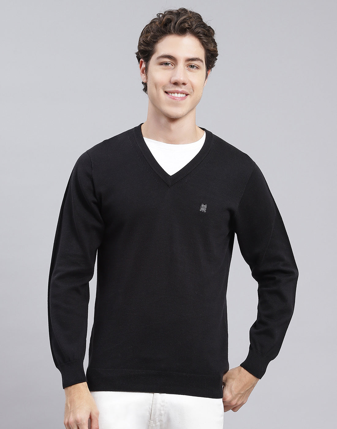 Men Black Solid V Neck Full Sleeve Pullover