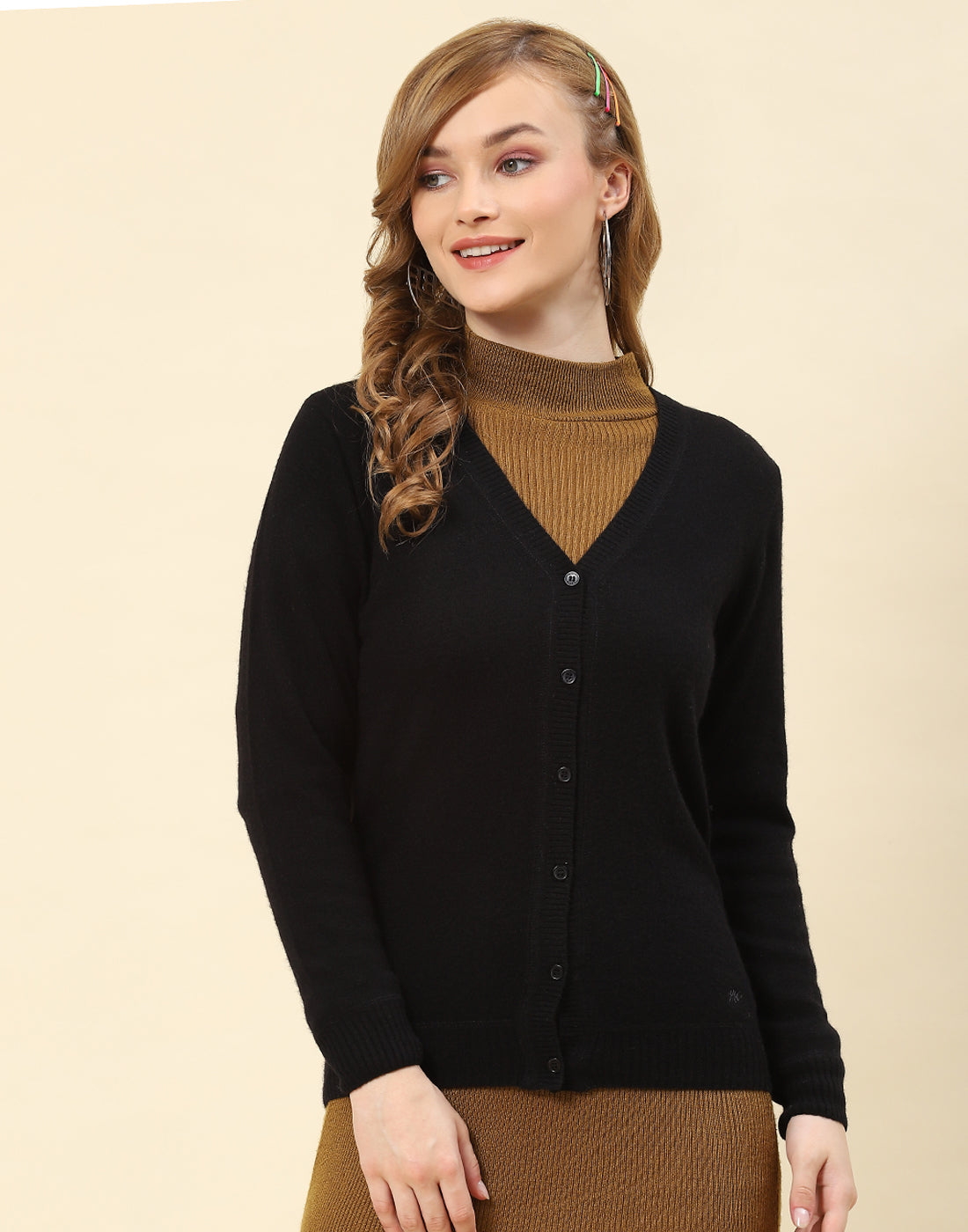 Women Black Solid V Neck Full Sleeve Cardigan - Main Image