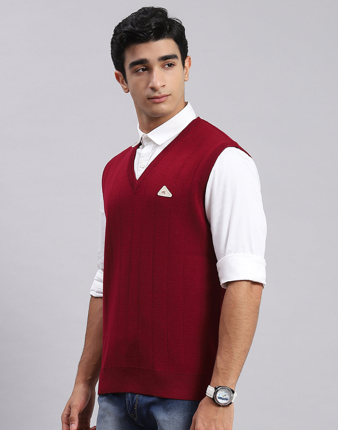 Men Maroon Solid V Neck Sleeveless Sweater