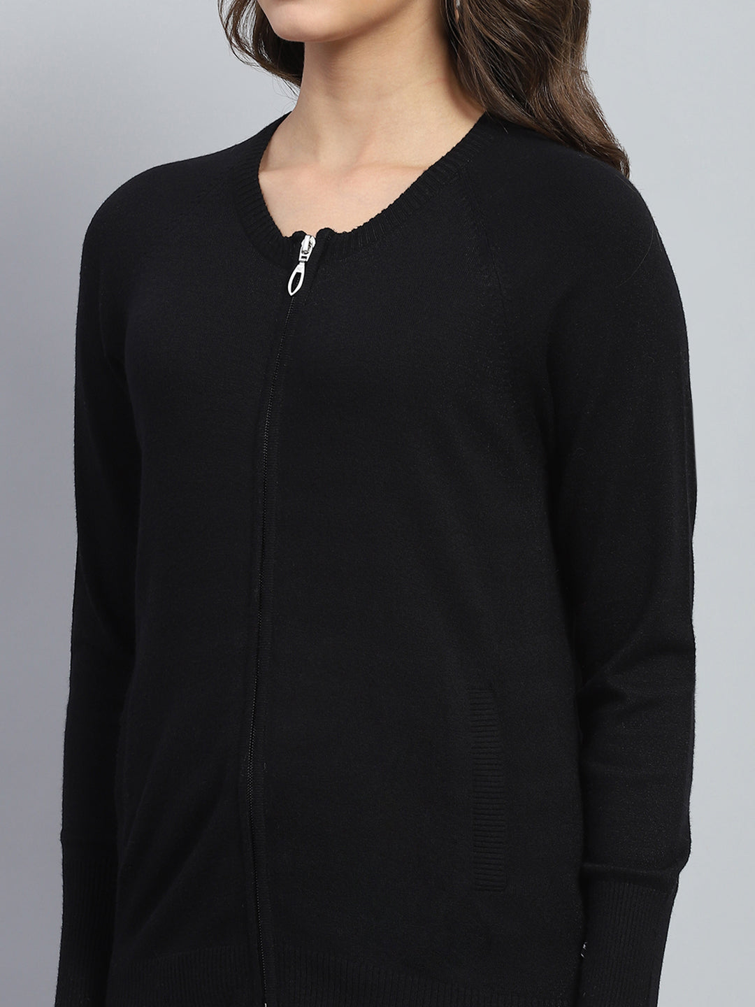 Women Black Solid Round Neck Full Sleeve Pullover