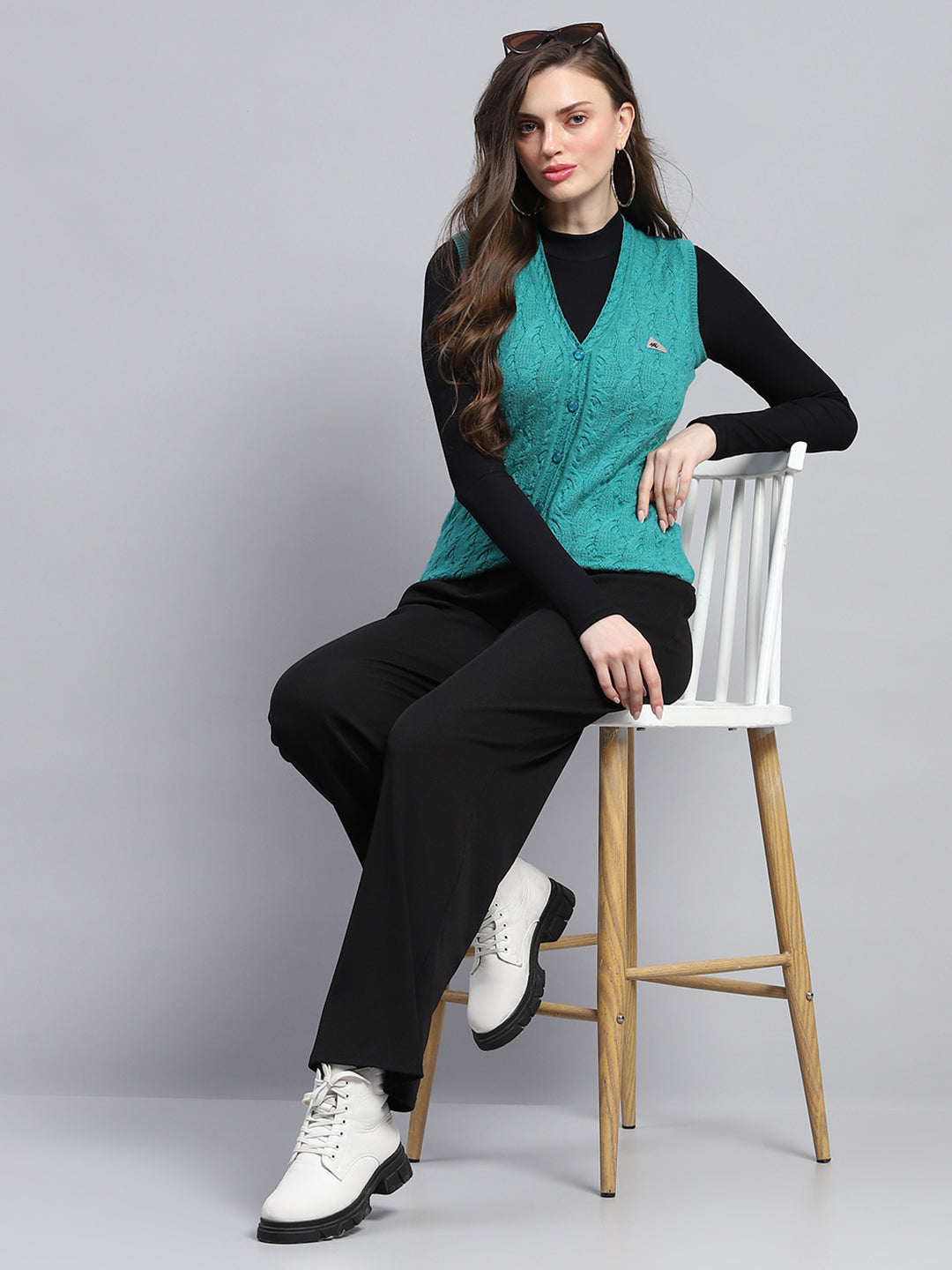 Women Green Self Design V Neck Sleeveless Cardigan