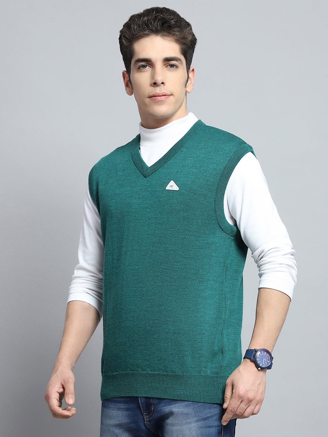 Men Green Solid V Neck Sleeveless Sweater