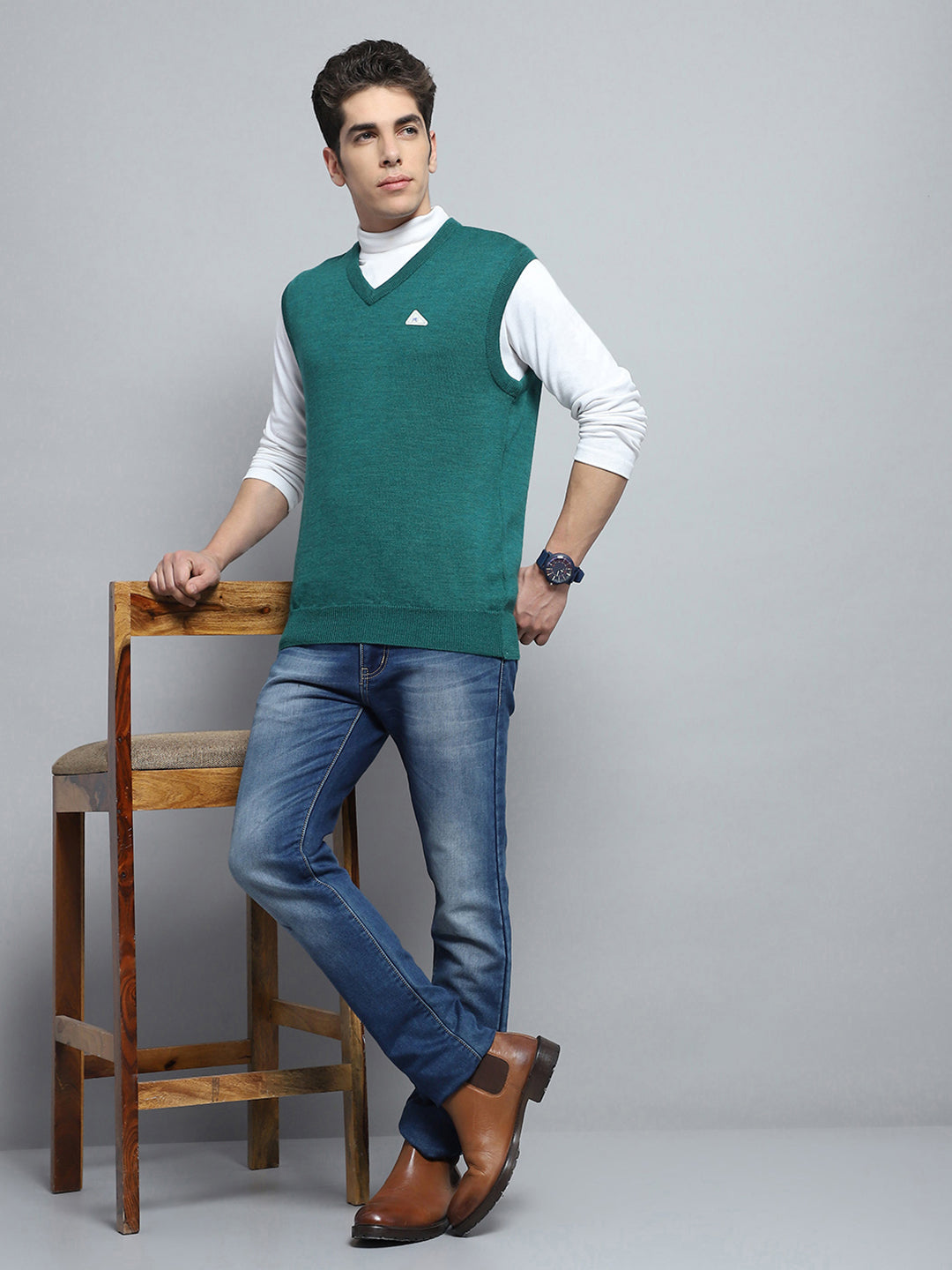 Men Green Solid V Neck Sleeveless Sweater