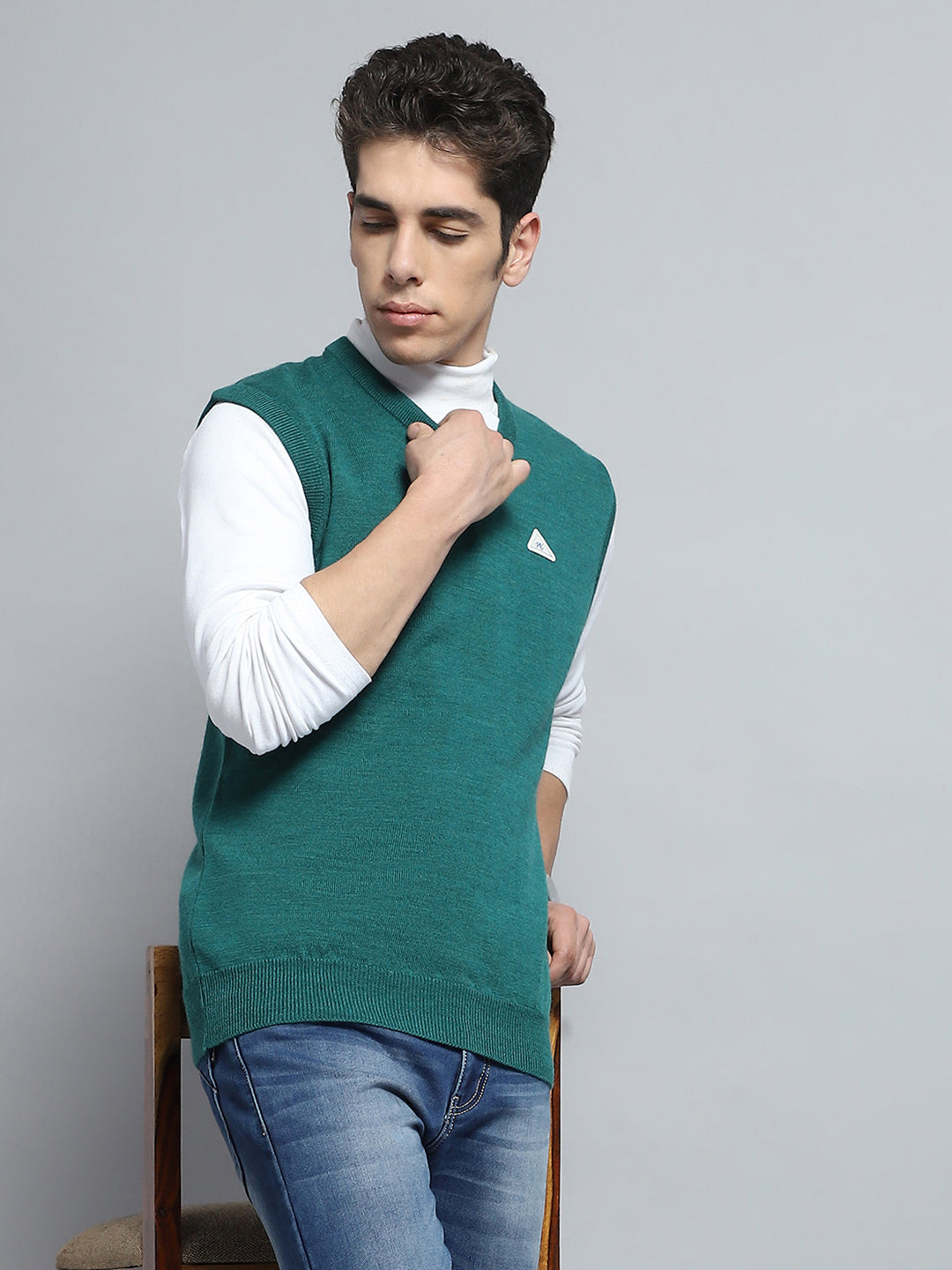 Men Green Solid V Neck Sleeveless Sweater