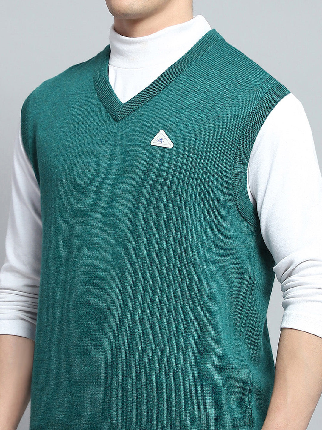 Men Green Solid V Neck Sleeveless Sweater