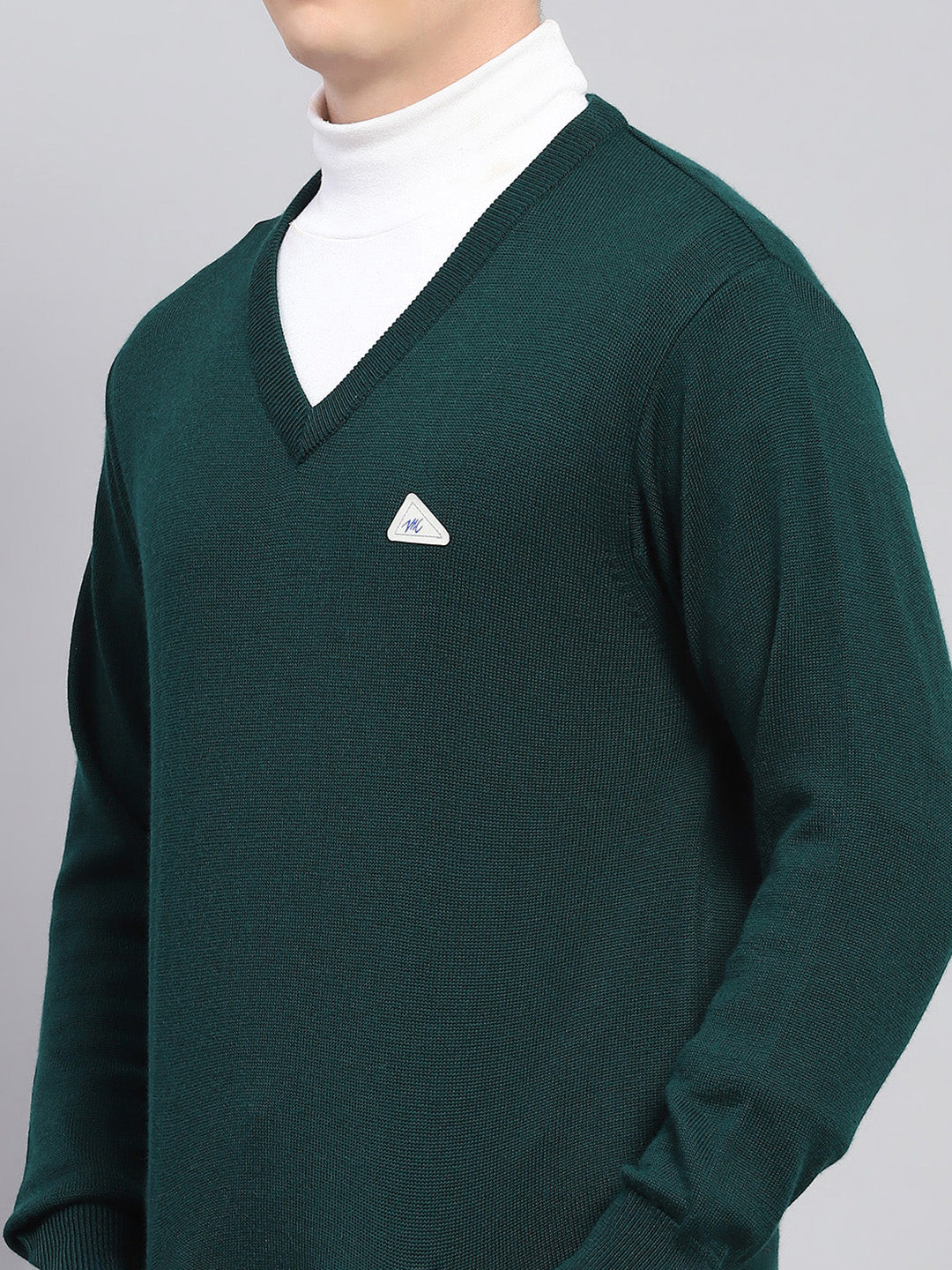 Men Green Solid V Neck Full Sleeve Pullover