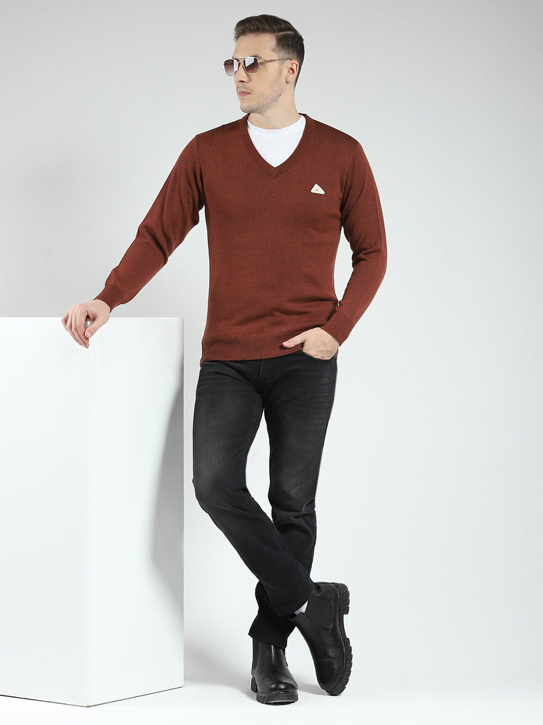 Men Rust Solid V Neck Full Sleeve Pullover