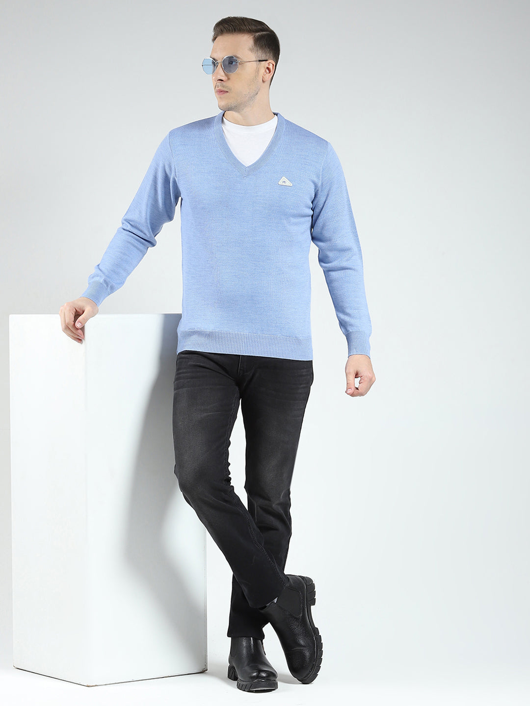 Men Blue Solid V Neck Full Sleeve Pullover