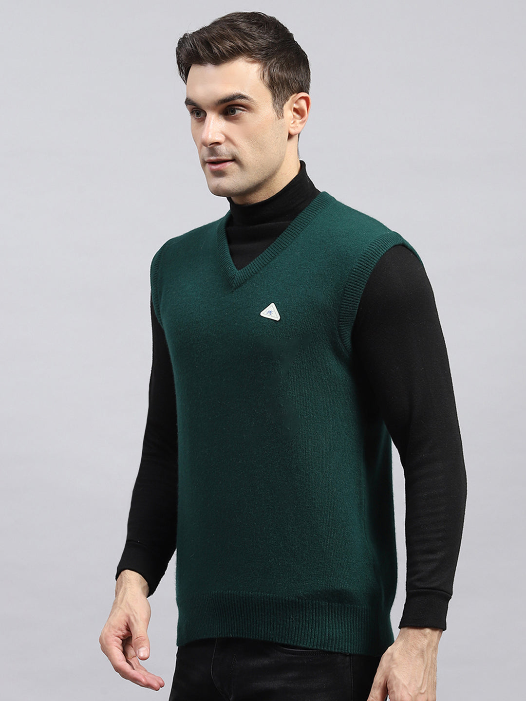 Men Green Solid V Neck Sleeveless Sweater