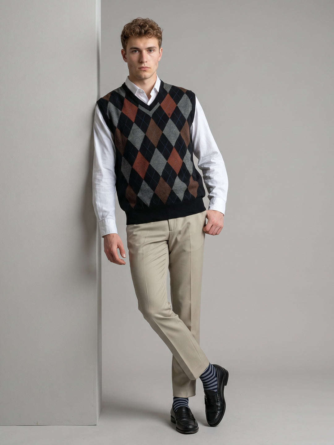 Luxuria Men Black Argyle Pattern V Neck Sleeveless Sweater