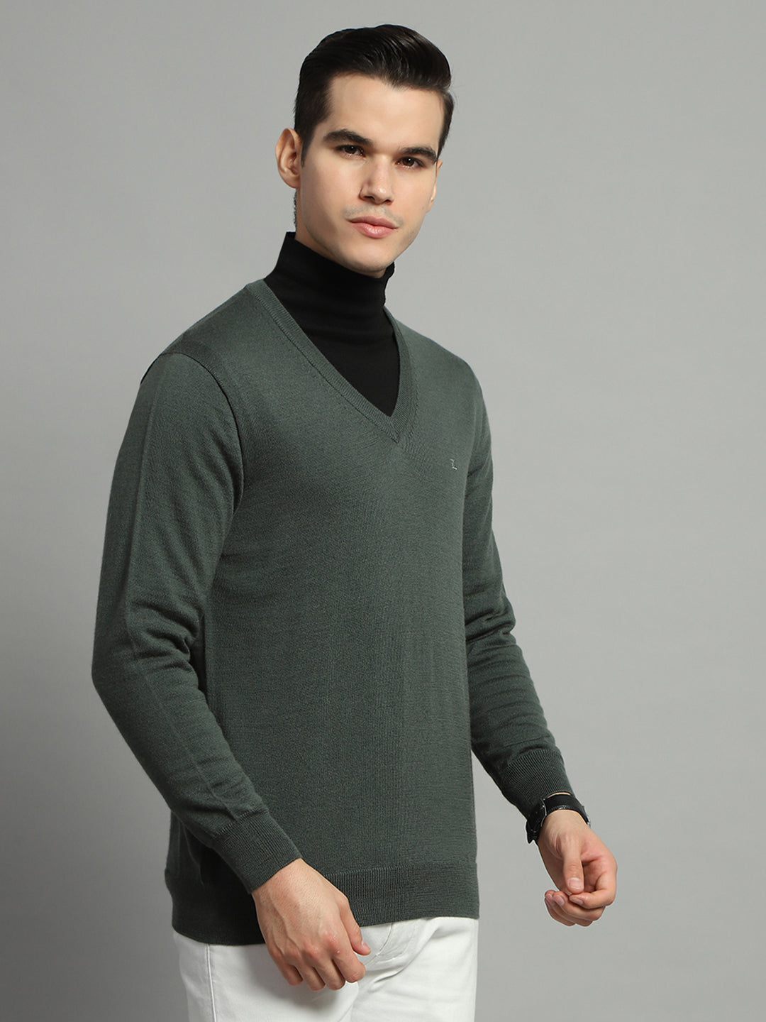 Luxuria Men Olive Solid V Neck Full Sleeve Pullover