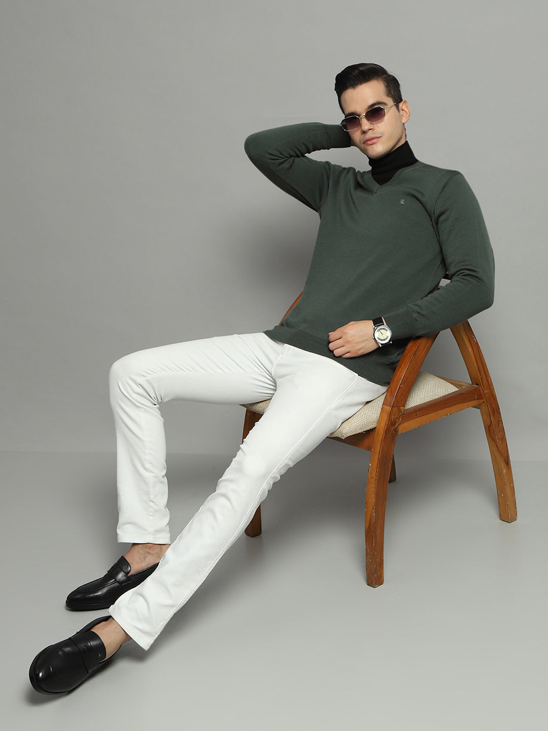 Luxuria Men Olive Solid V Neck Full Sleeve Pullover