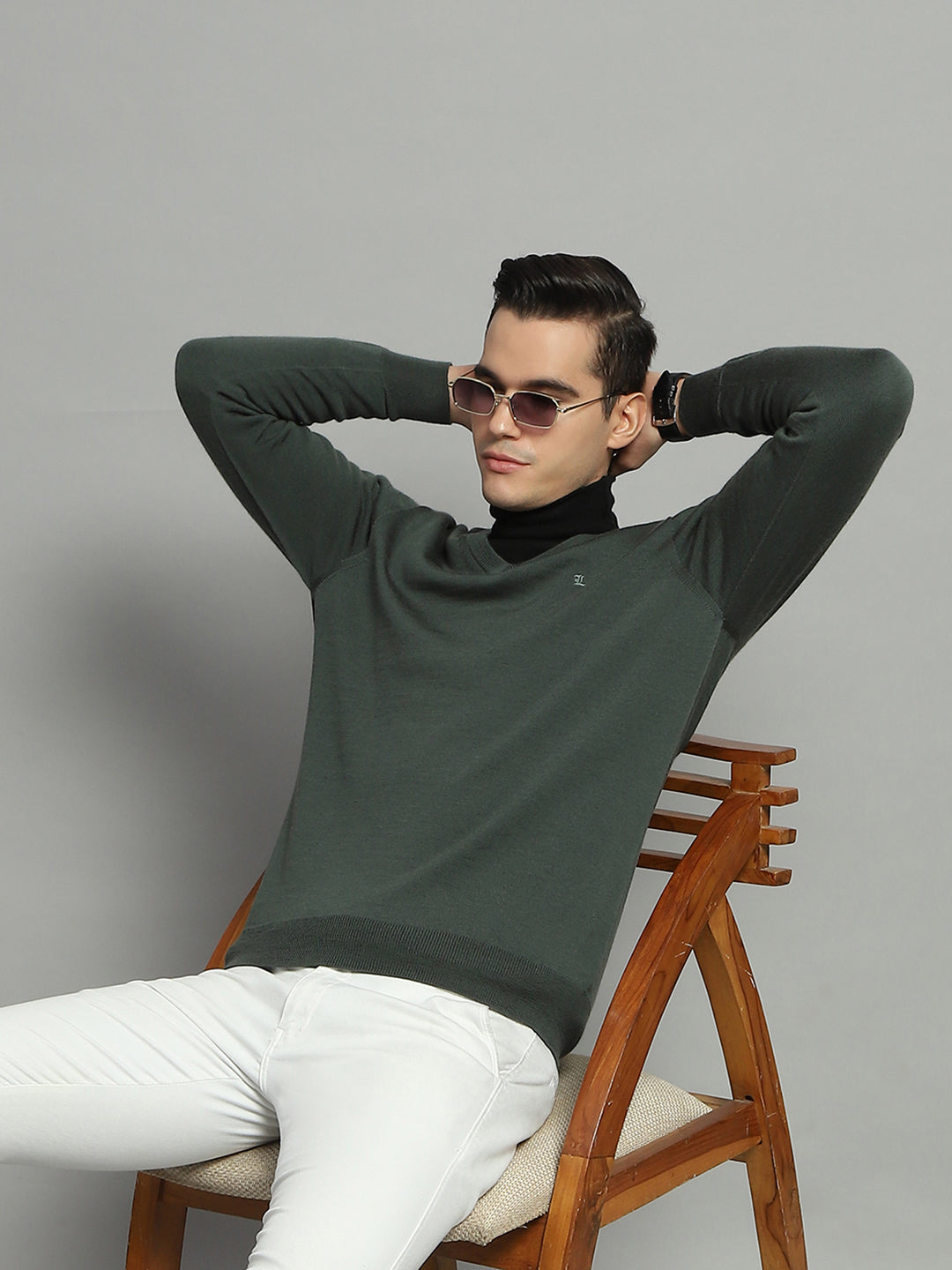 Luxuria Men Olive Solid V Neck Full Sleeve Pullover