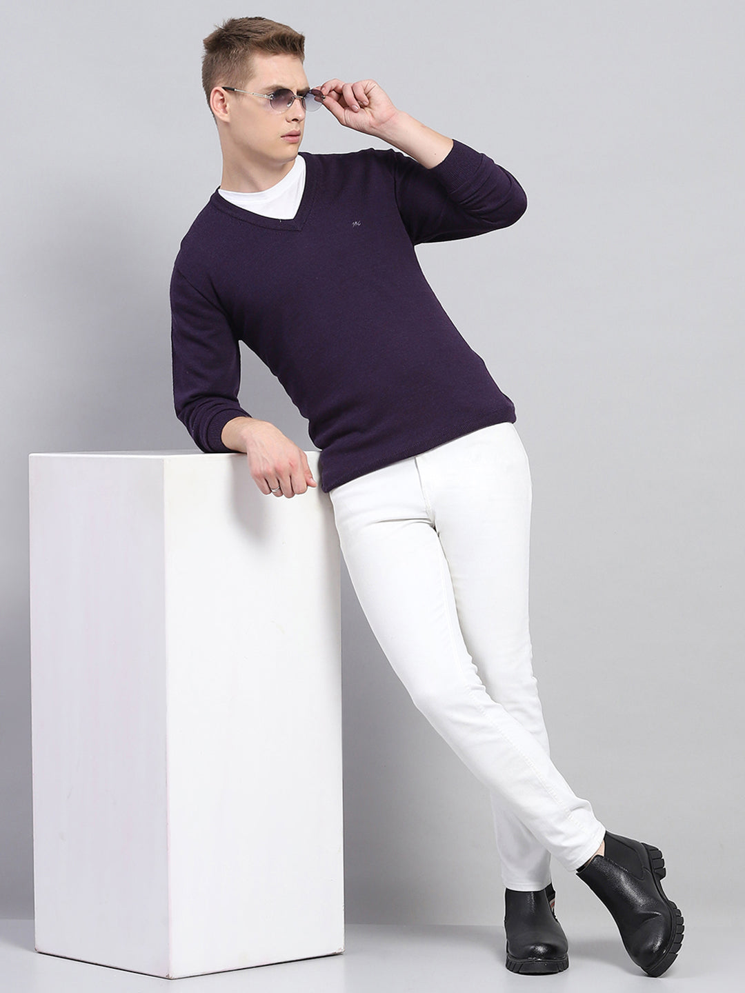 Men Purple Solid V Neck Full Sleeve Pullover