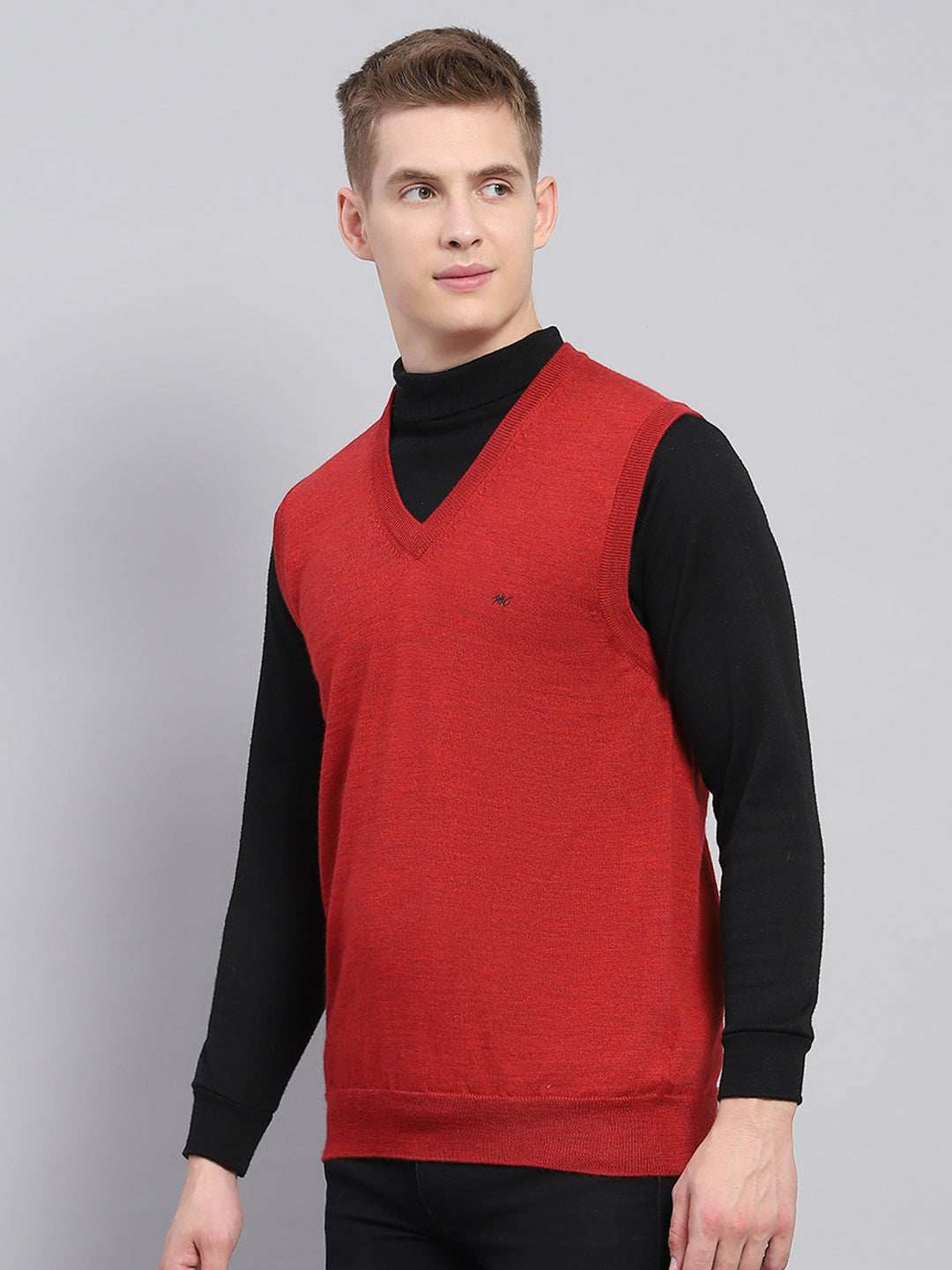 Men Maroon Solid V Neck Sleeveless Sweater