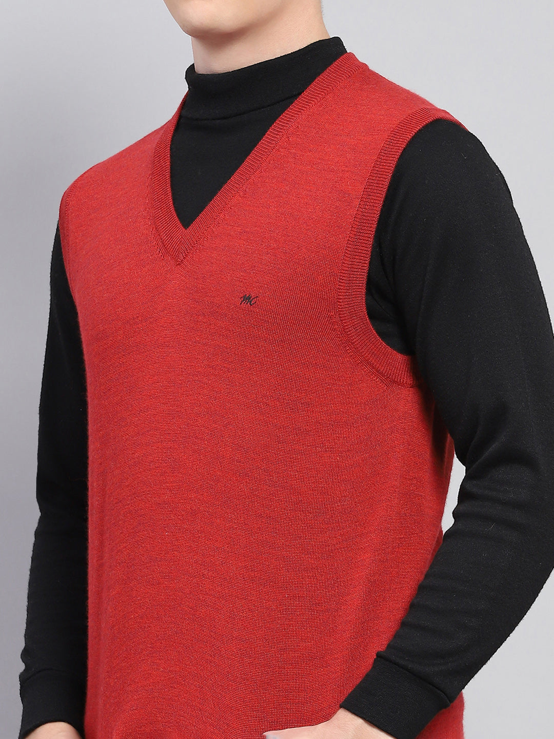 Men Maroon Solid V Neck Sleeveless Sweater