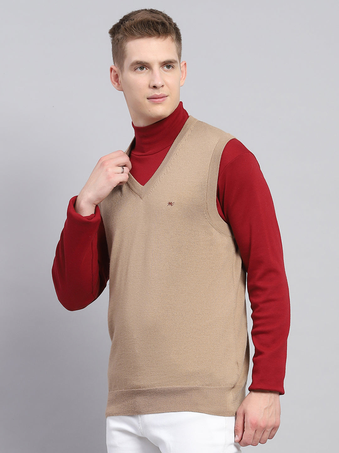 Men Beige Solid V Neck Sleeveless Sweater