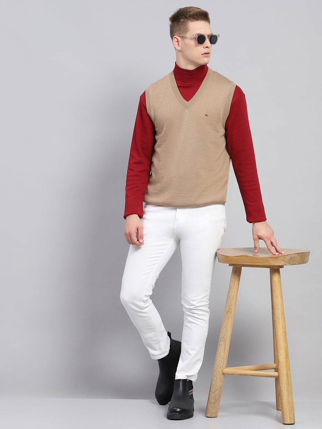 Men Beige Solid V Neck Sleeveless Sweater